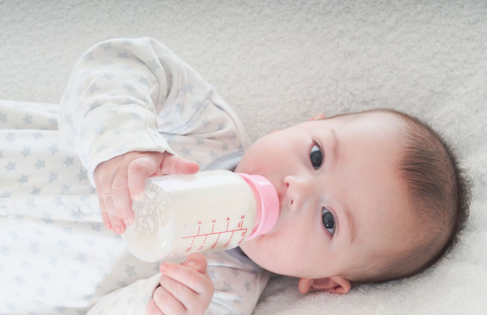 Il latte vaccino può sostituire il latte materno?