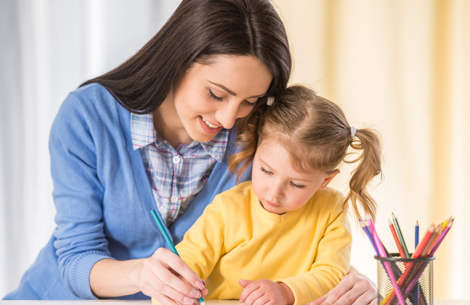 Qual è la differenza tra tata, bambinaia e baby sitter?