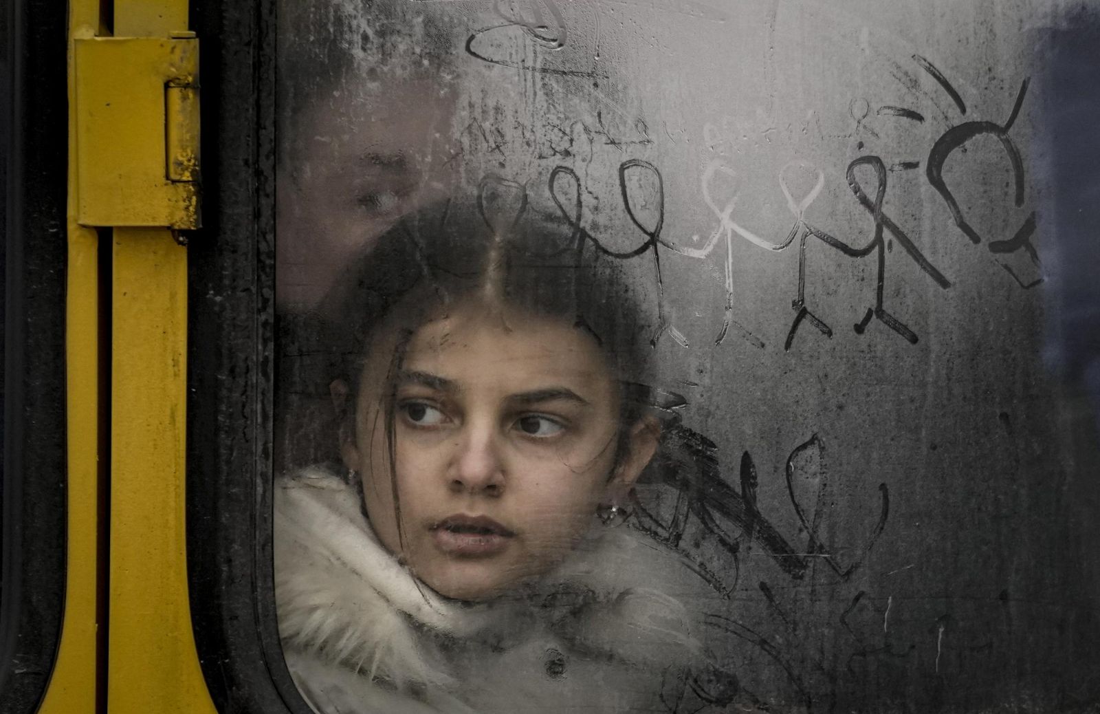 Bambini in fuga dalla guerra: il più grande crimine è quello contro l’infanzia