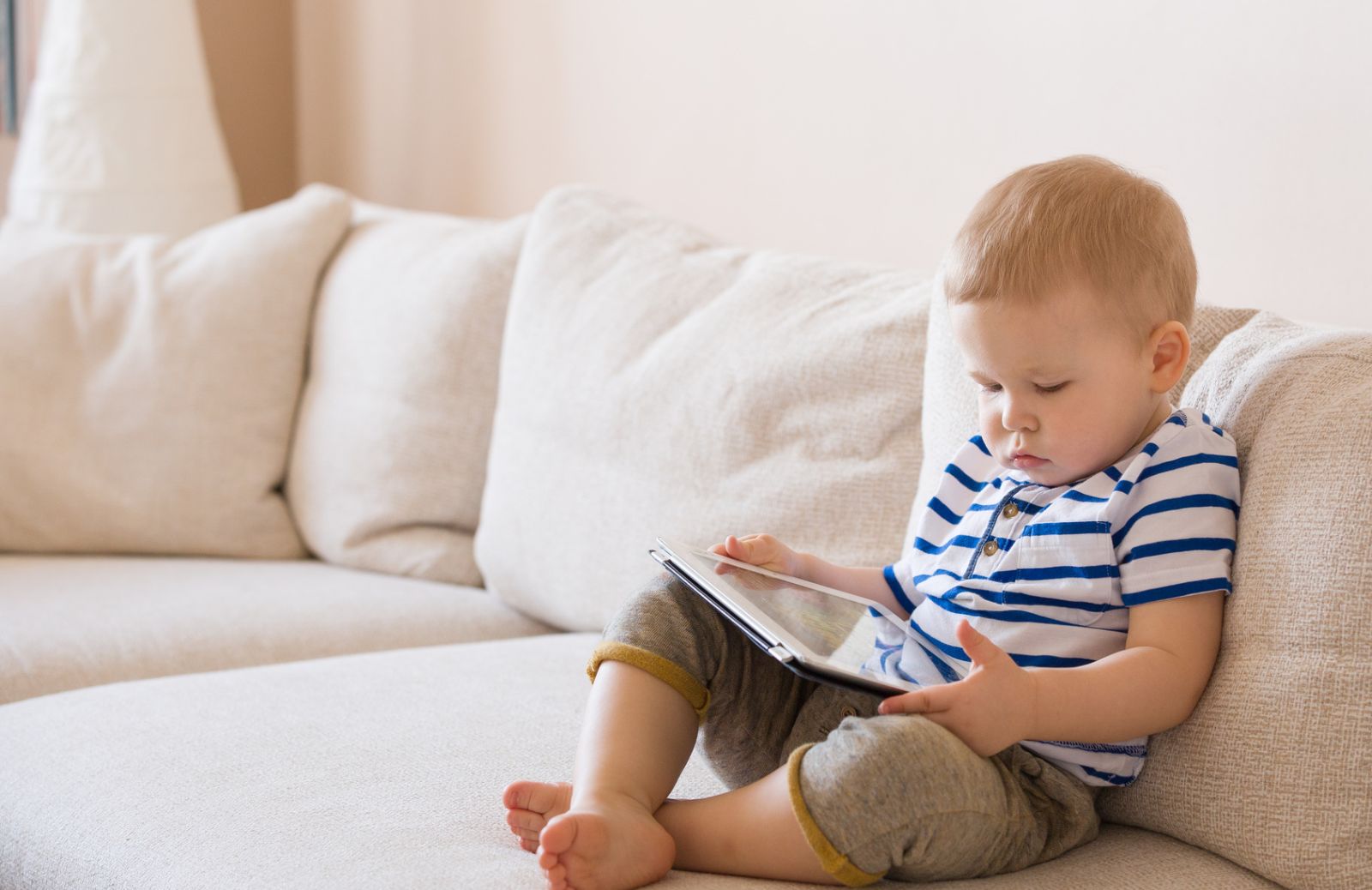 Bambini e tablet: un uso prolungato può causare ritardi nel linguaggio