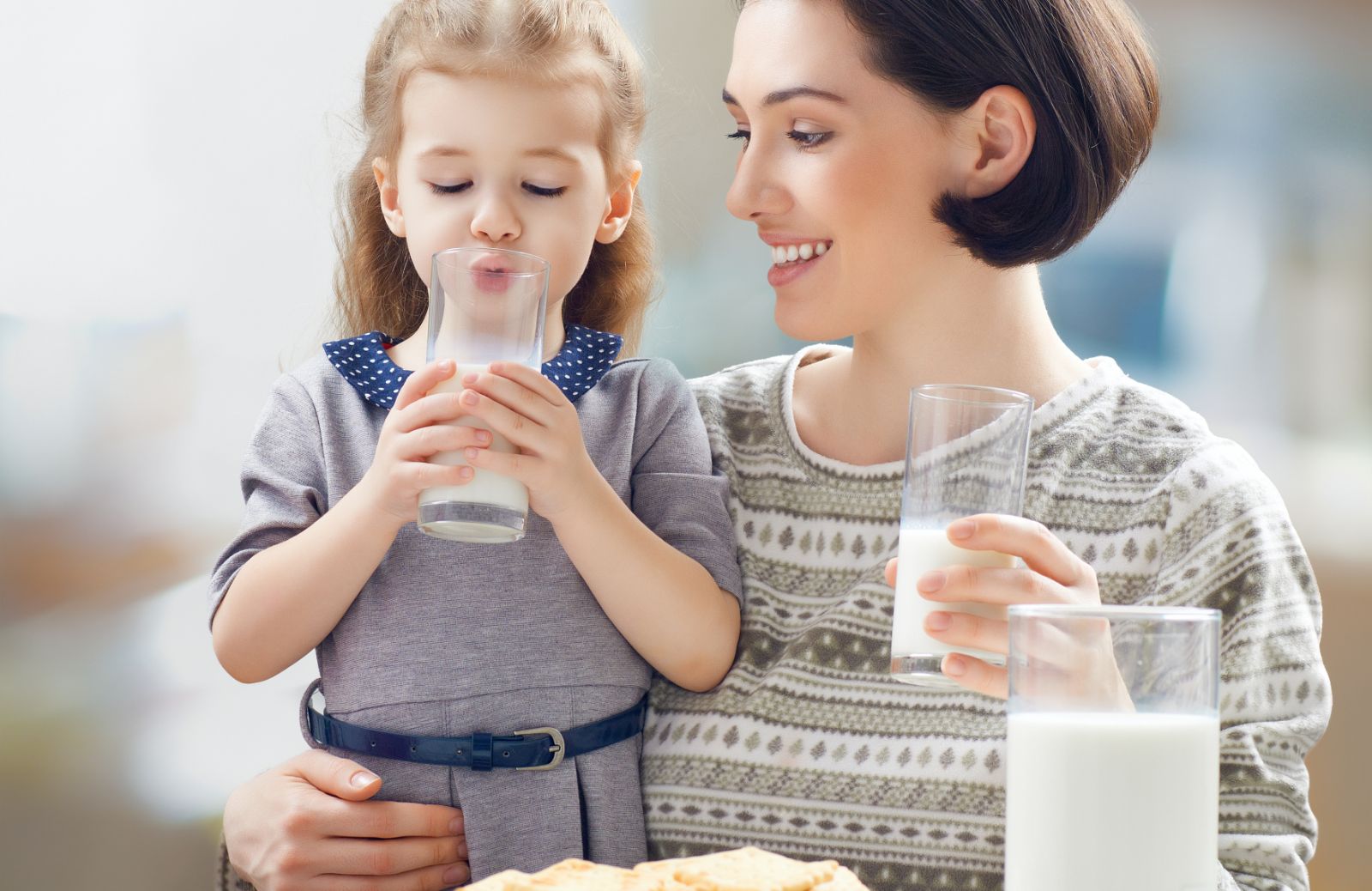 Obesità e sovrappeso nei bambini: i benefici del latte intero