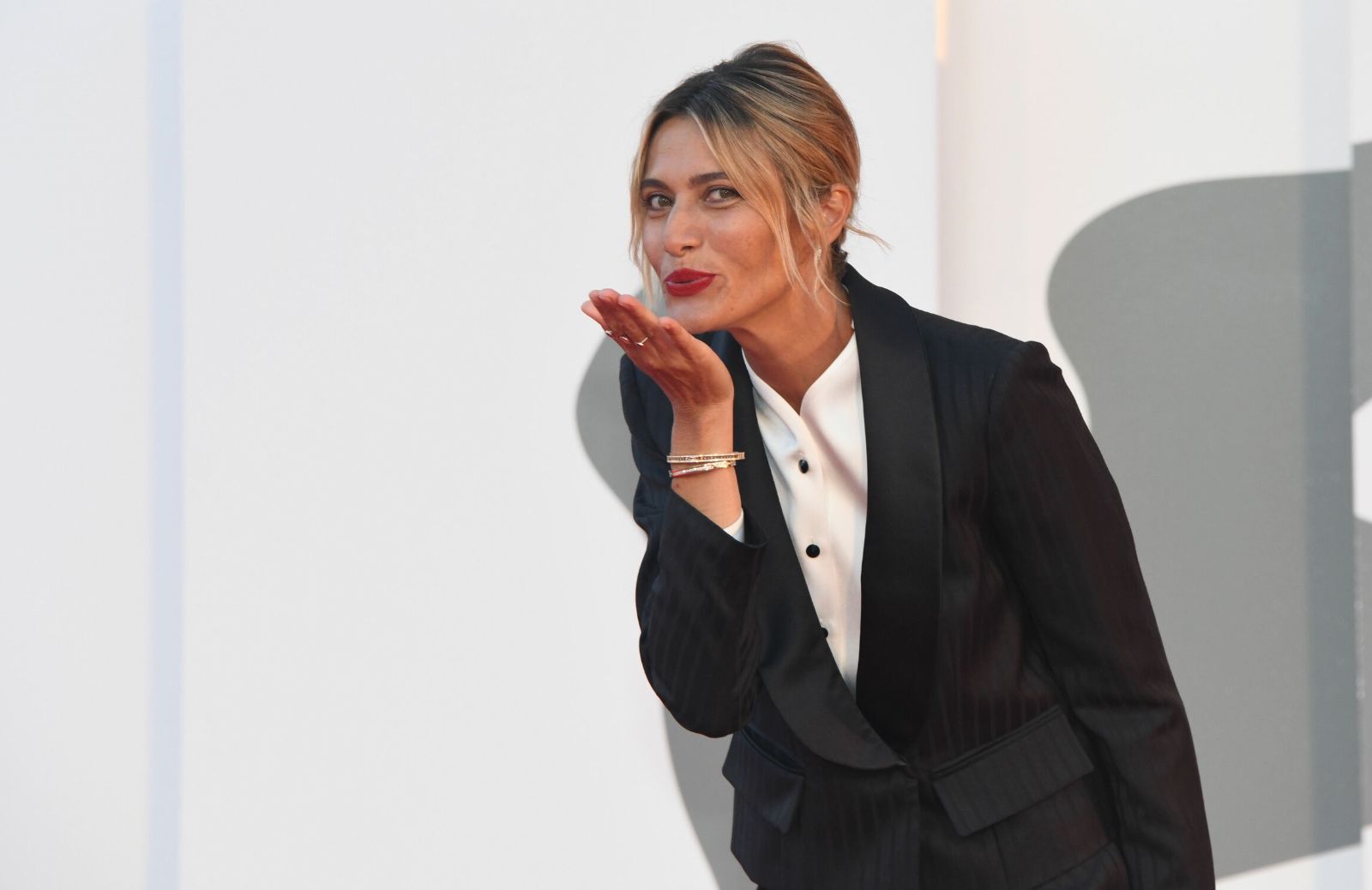 Anna Foglietta: i migliori look della madrina di Venezia 2020