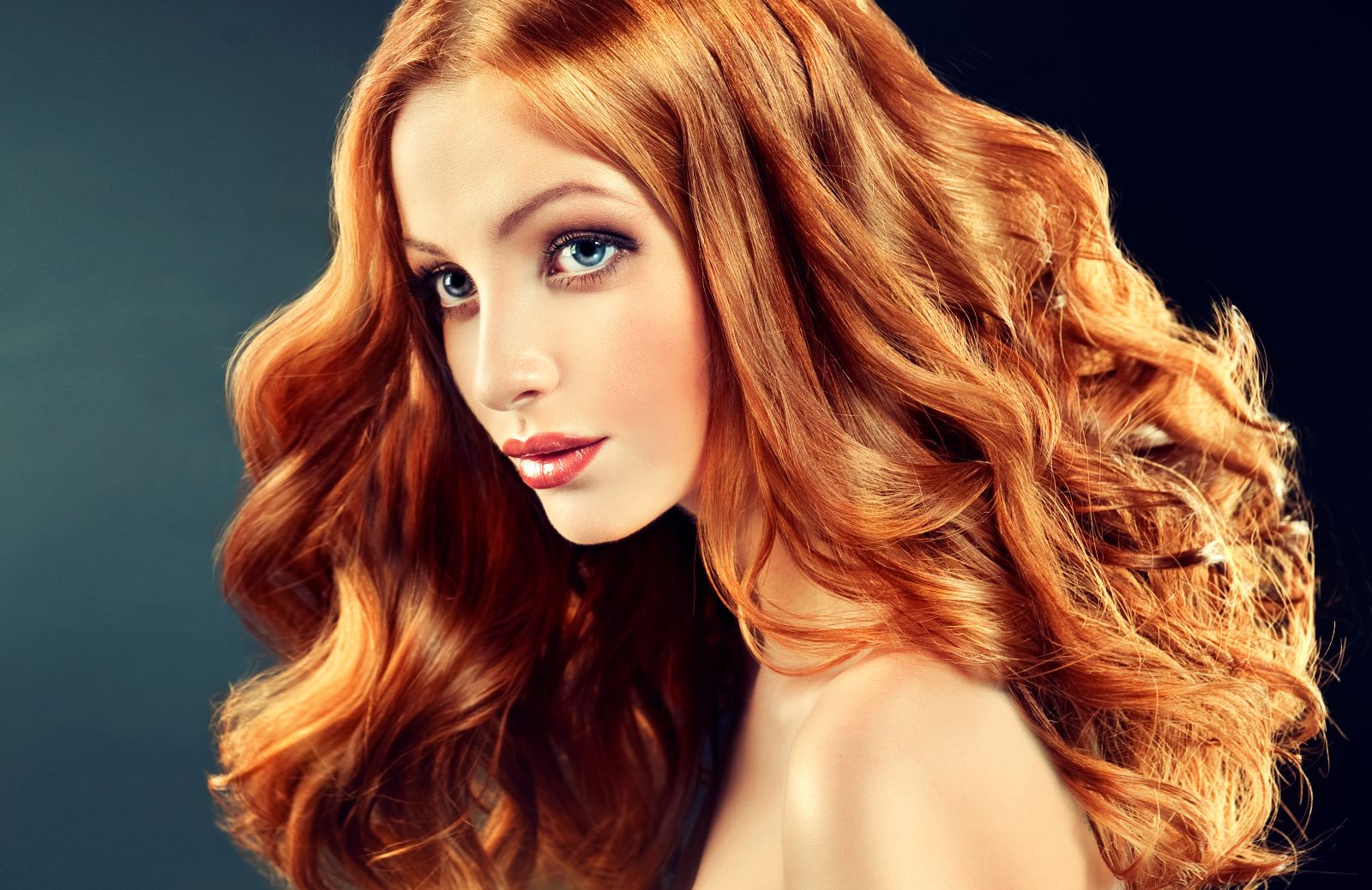 Il colore di capelli perfetto: sceglilo in base al tuo sottotono di pelle!