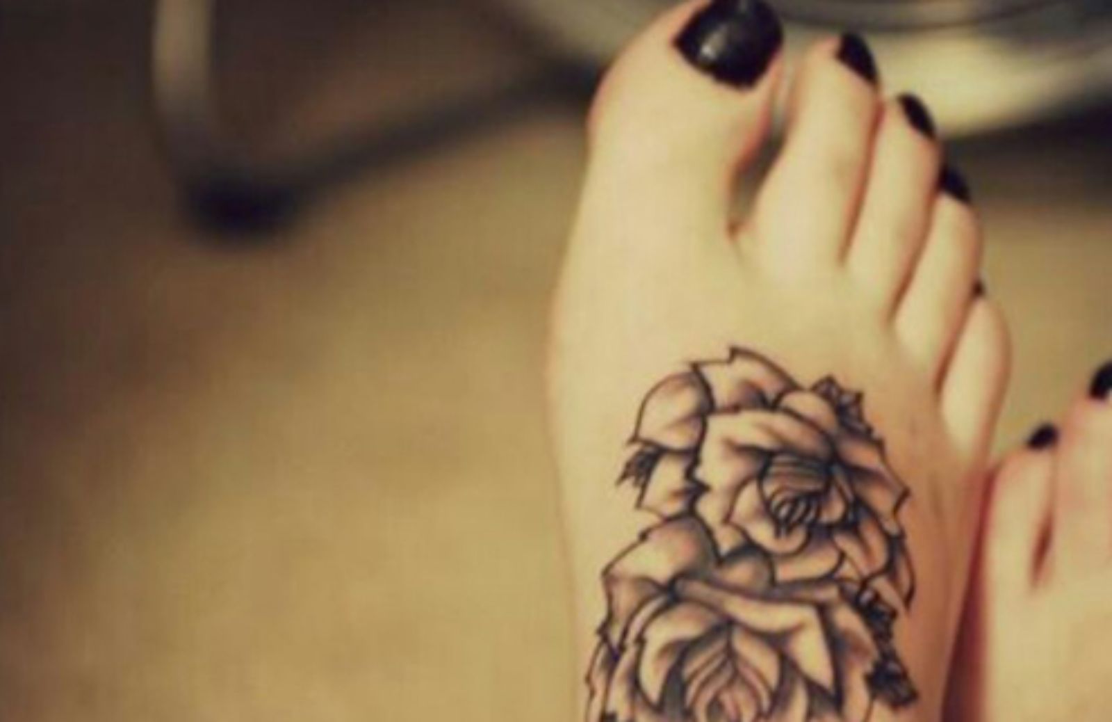 Tatuaggi sui piedi: 5 idee da copiare subito
