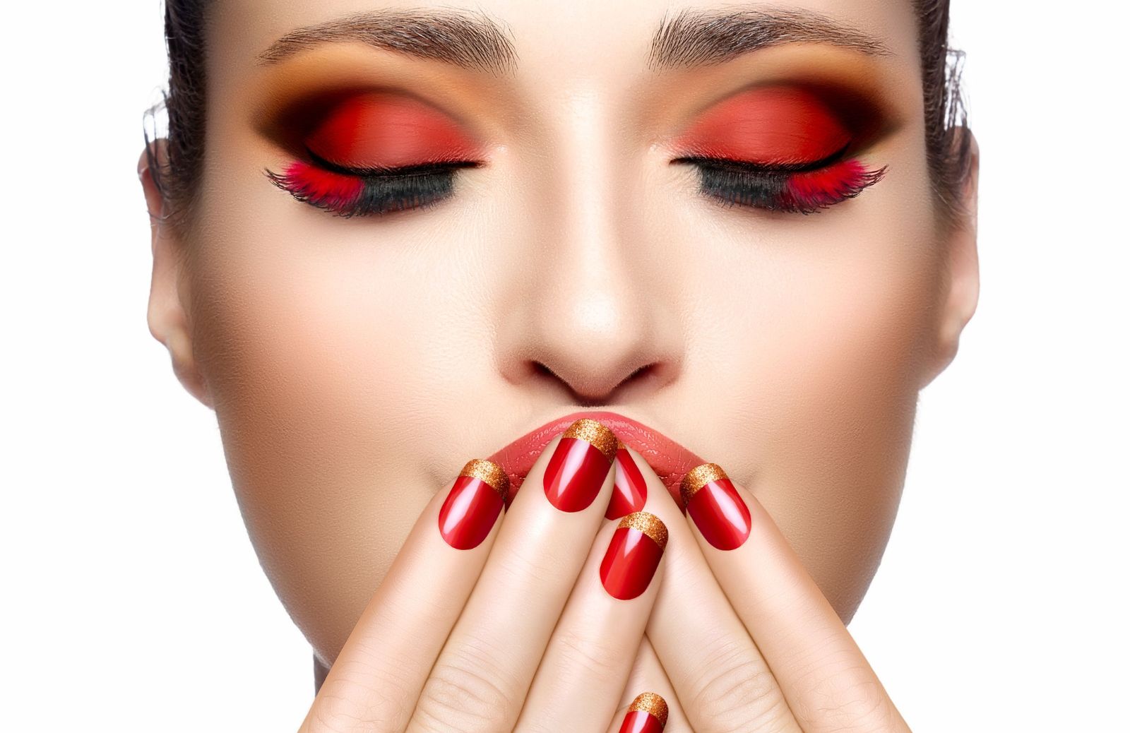 Unghie natalizie 2018: 10 nail art rosse e oro 