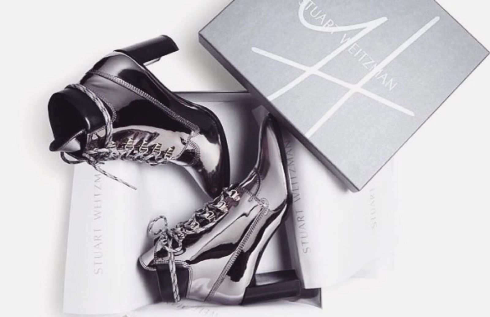 Gigi Boots: Gigi Hadid disegna gli stivali per Stuart Weizman