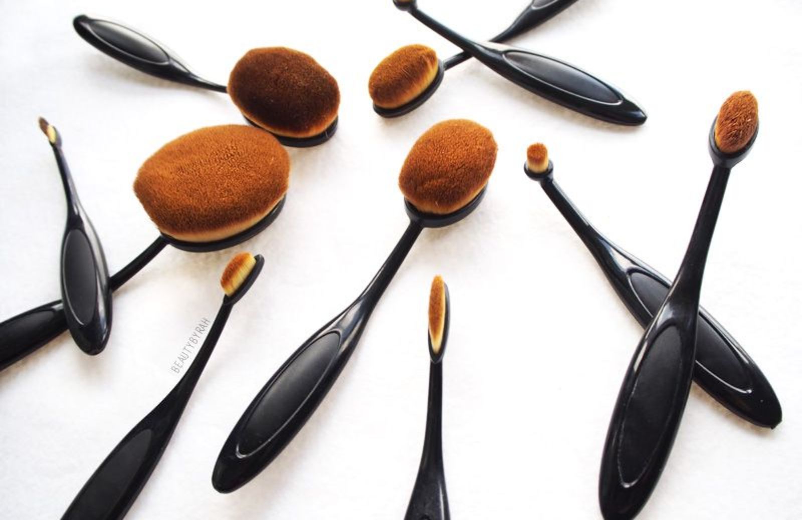 Make up: arrivano gli oval brushes, pennelli a forma di spazzola