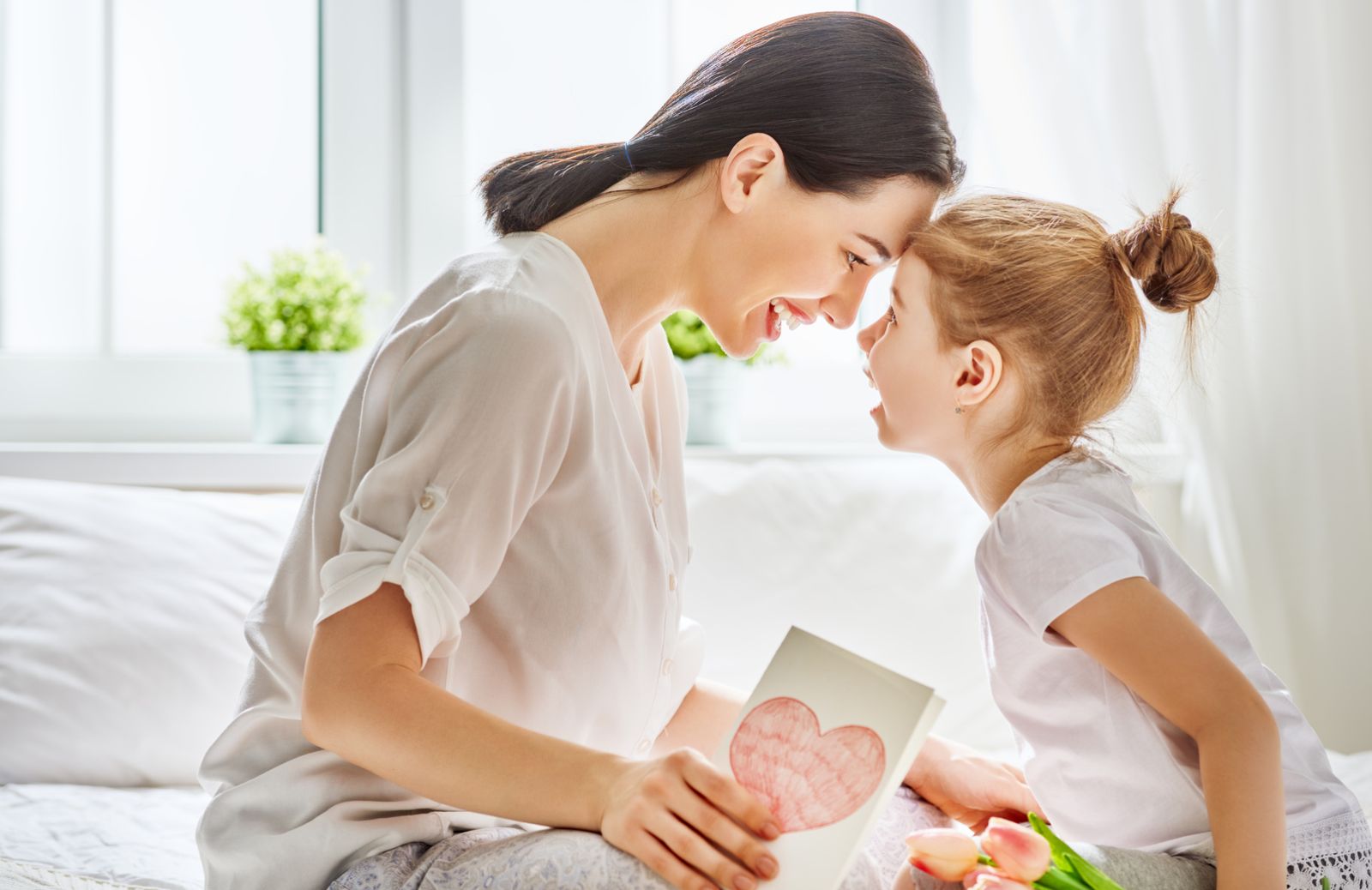 Festa della mamma: 10 frasi da dedicarle 