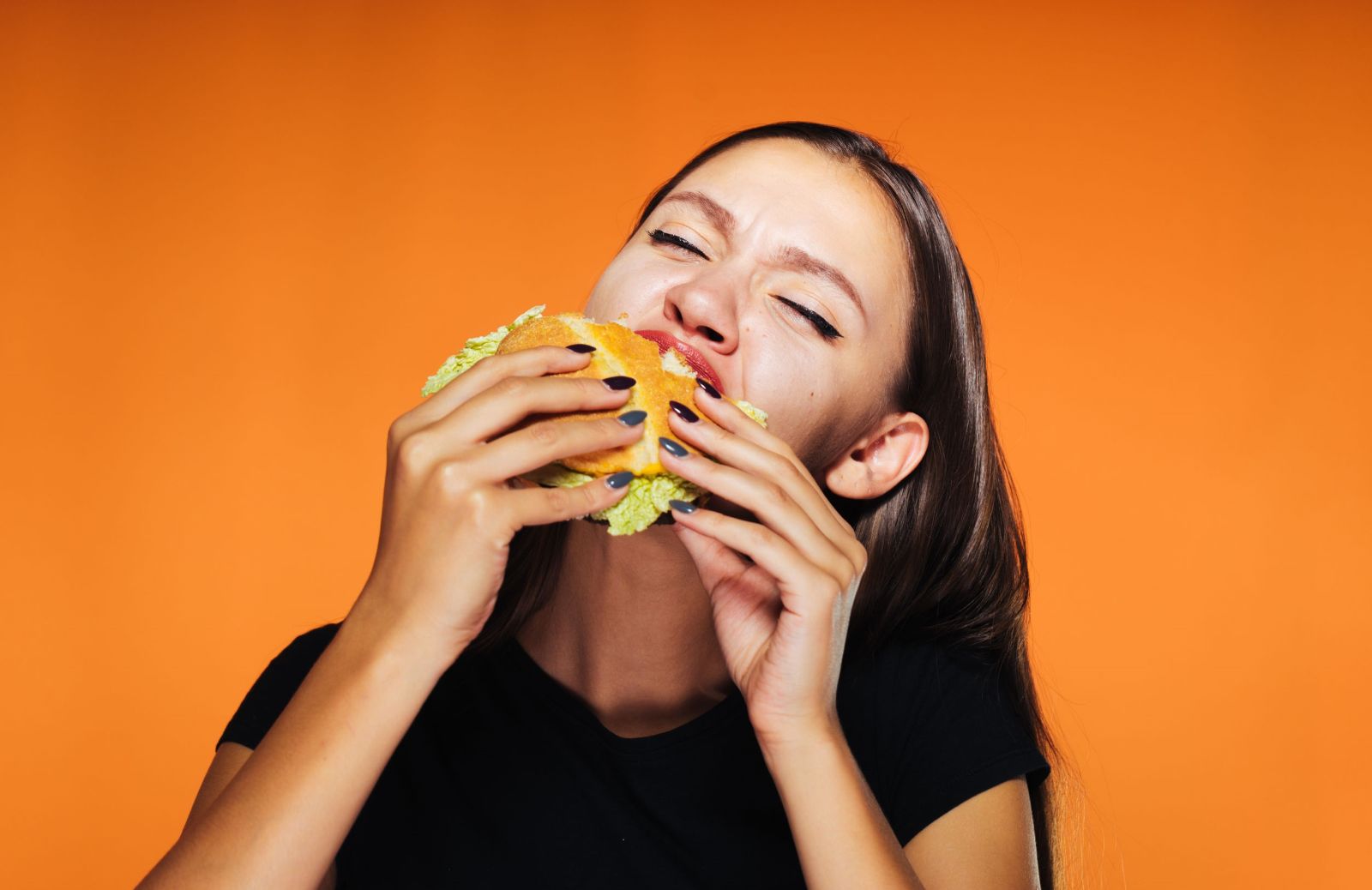 Come mangiare l'hamburger e gustarlo al meglio