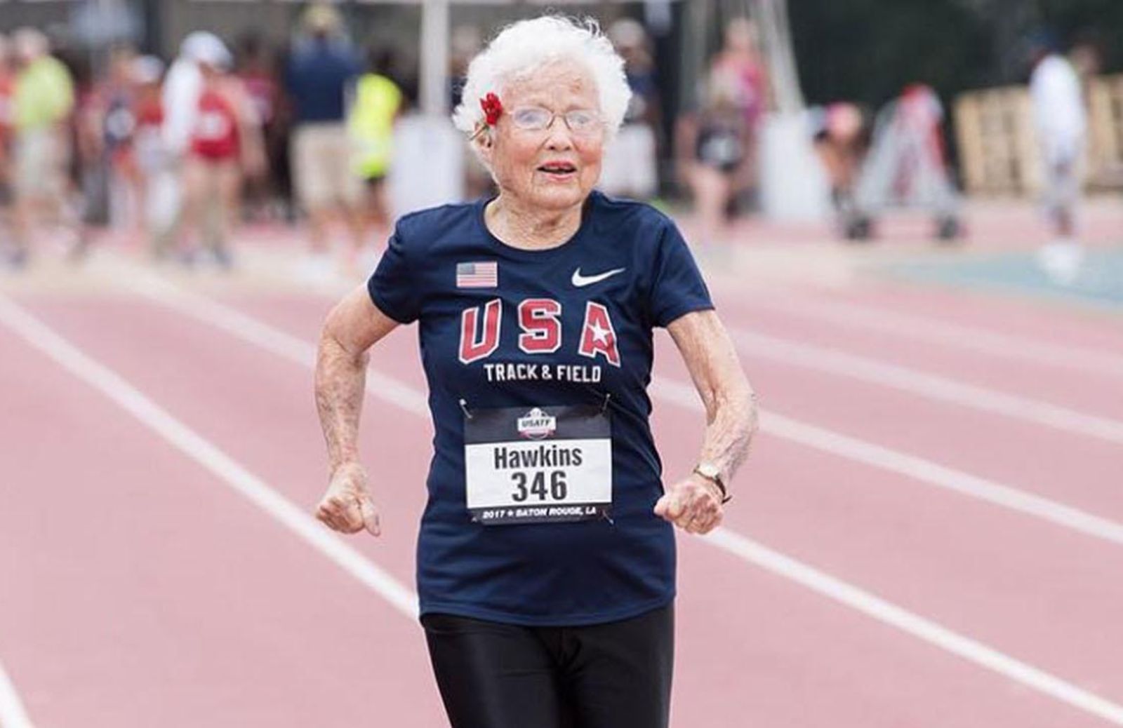 Julia Hawkins, un uragano di 103 anni appassionata di “momenti magici”