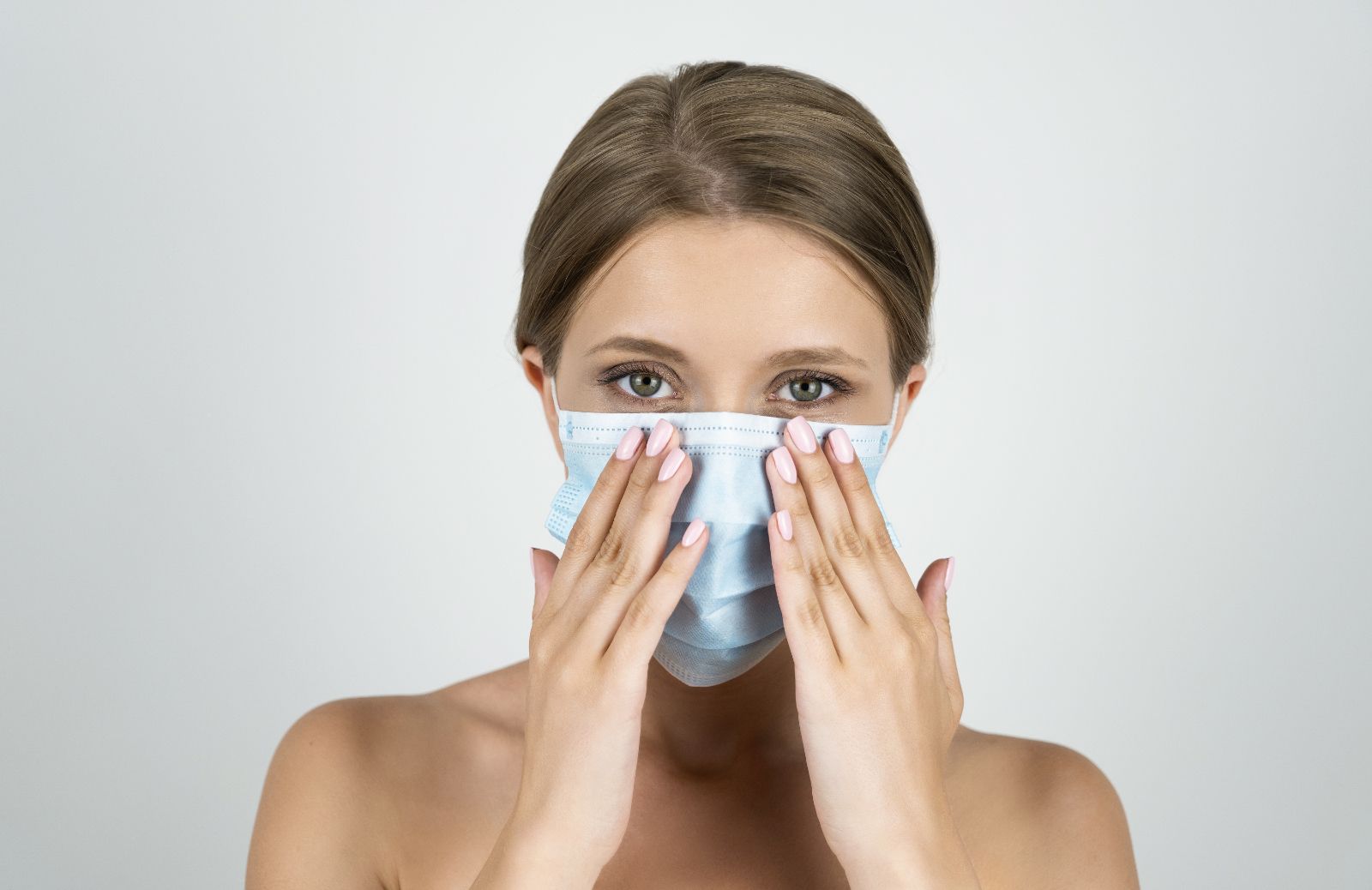 Dermatiti e irritazioni da mascherina: quali sono e come intervenire