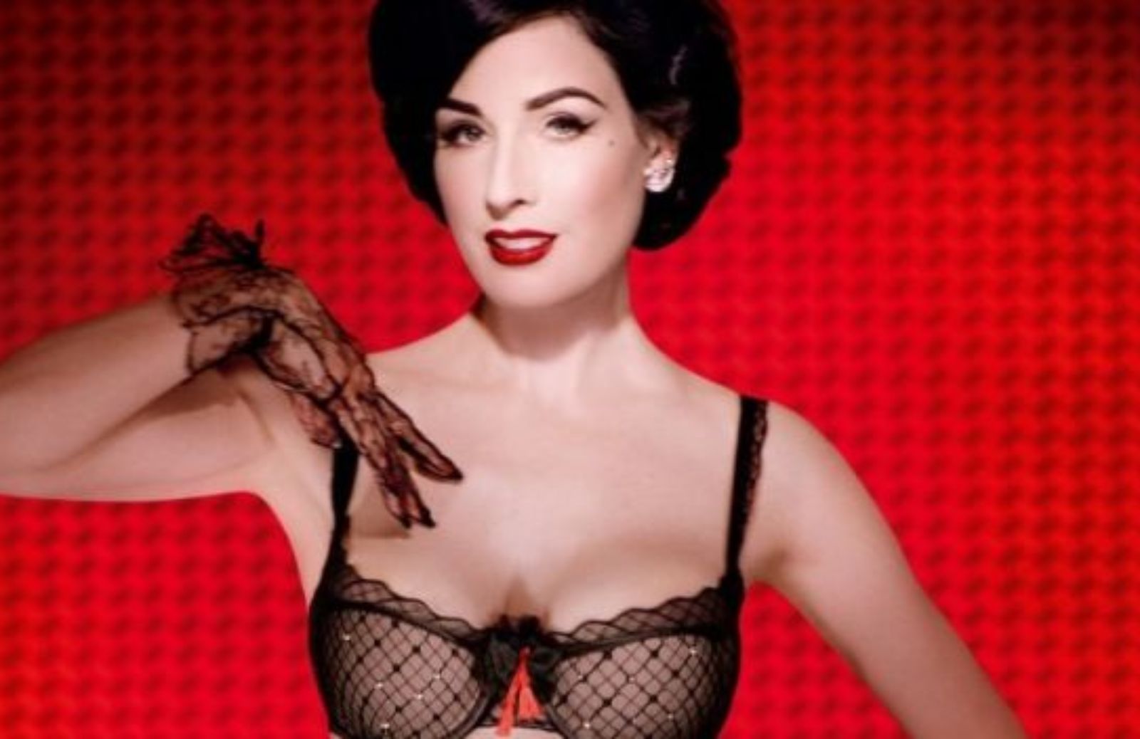 Dita Von Teese news: “Ecco come sentirsi sexy ogni giorno”