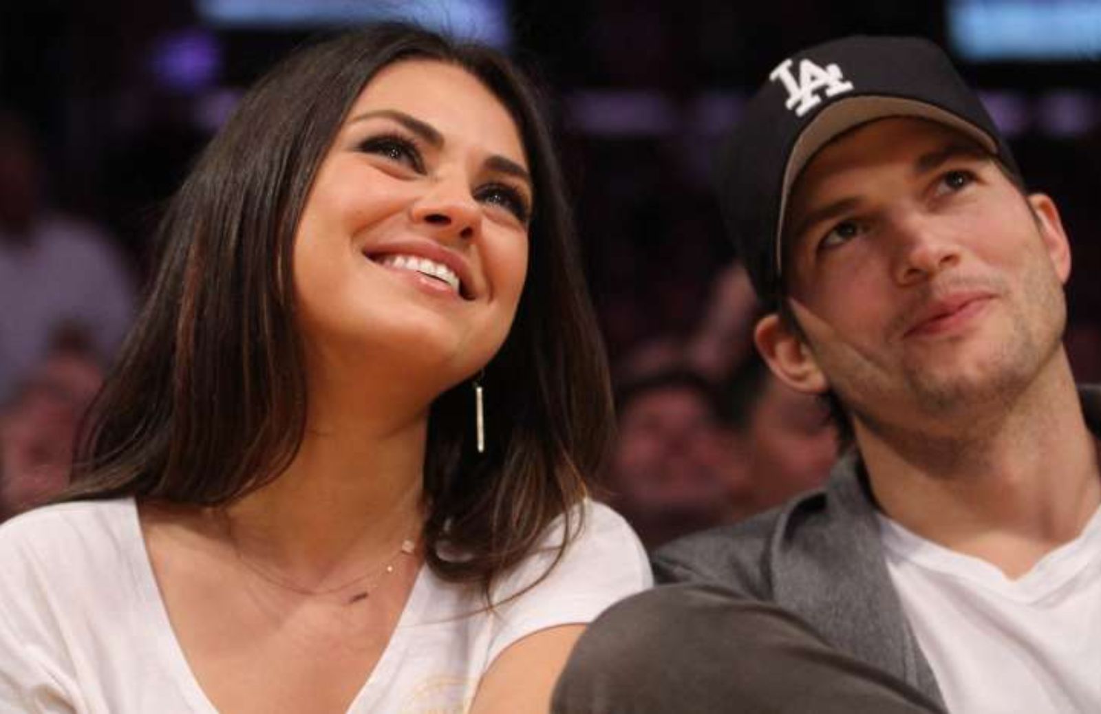 Mila Kunis, Ashton Kutcher: la coppia è in “dolce attesa”