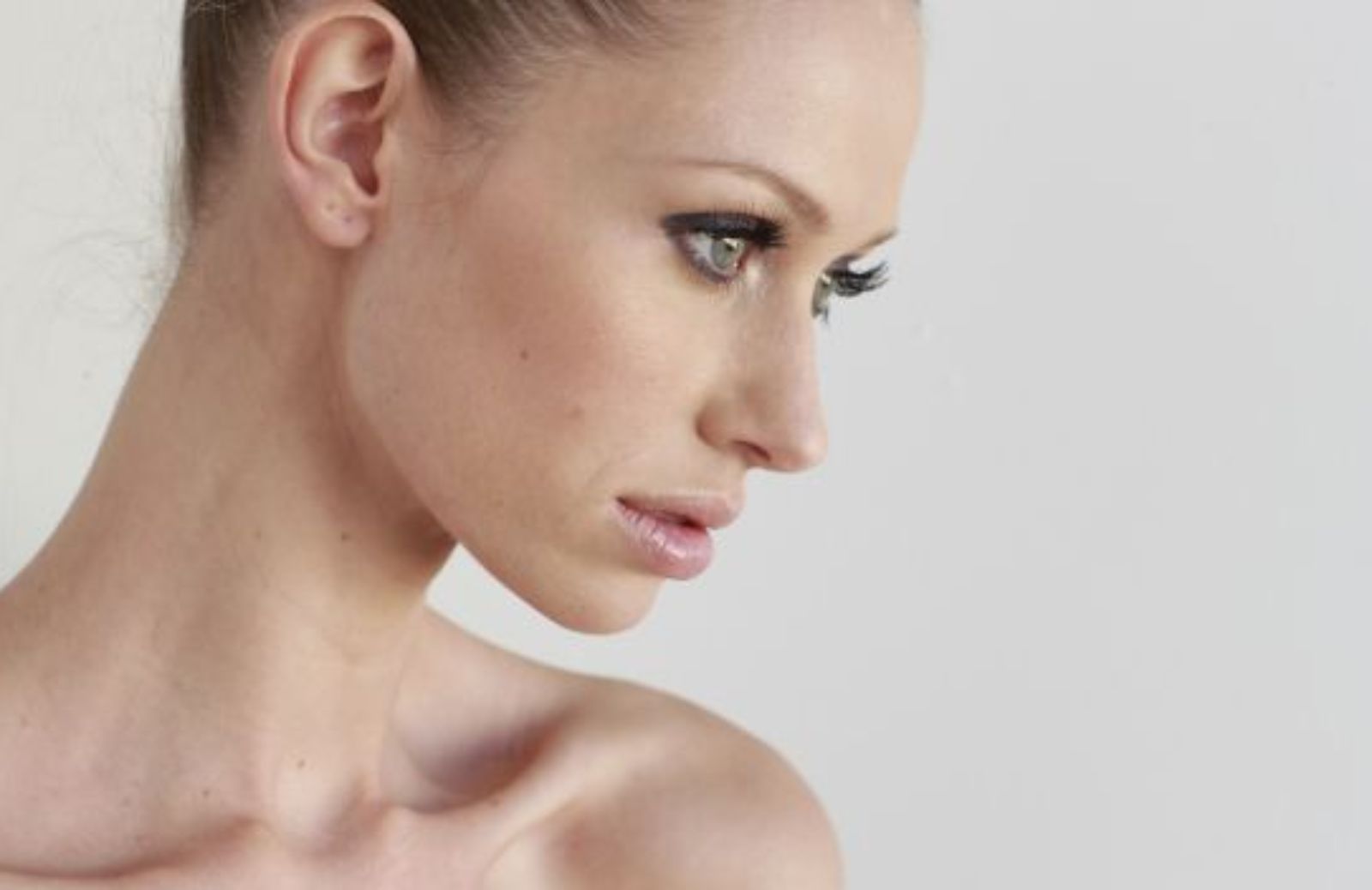 Come curare la pelle del collo per prevenirne l'invecchiamento