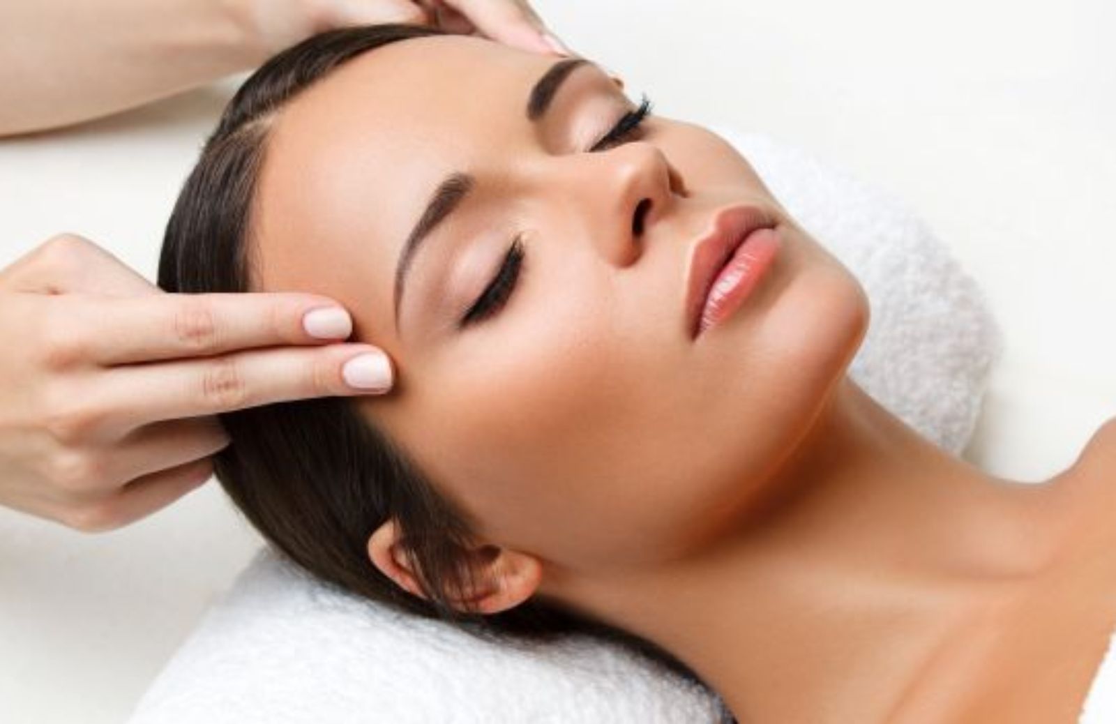 Come fare un massaggio tonificante per il viso