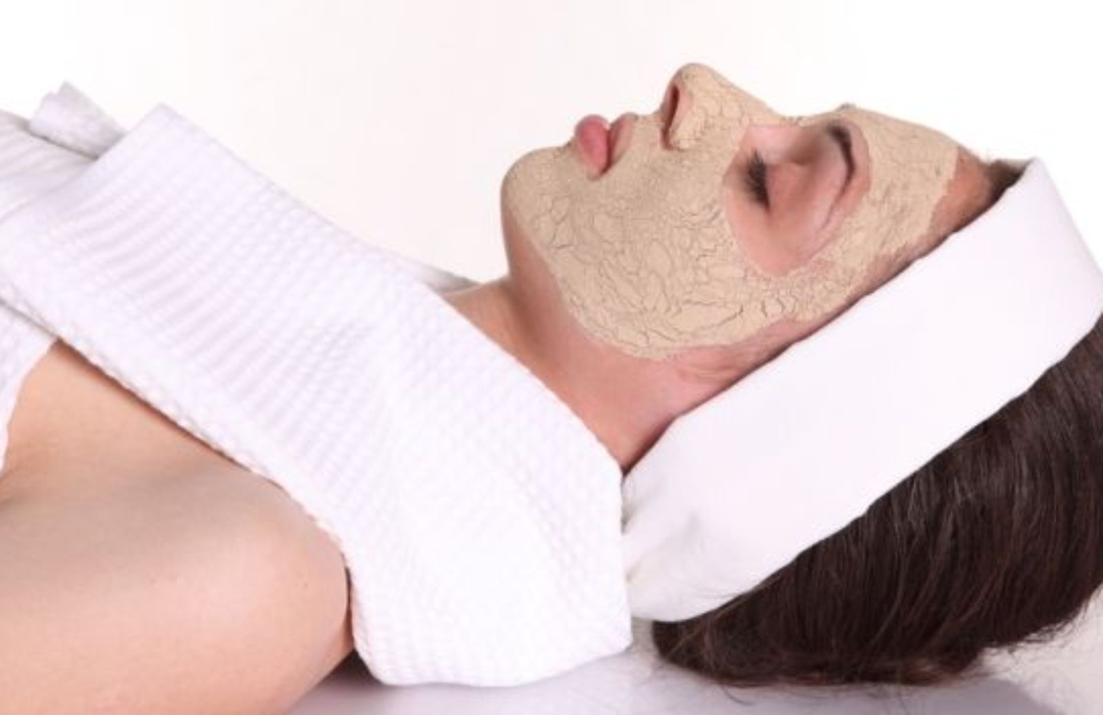 Come fare una maschera viso detox per ricaricare la pelle