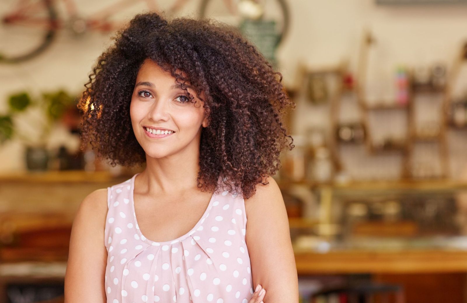 Come asciugare i capelli ricci al naturale