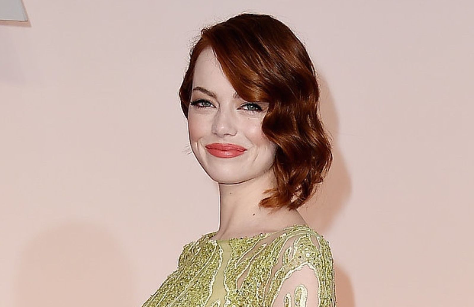 Come realizzare l'acconciatura di Emma Stone alla Notte degli Oscar 2015