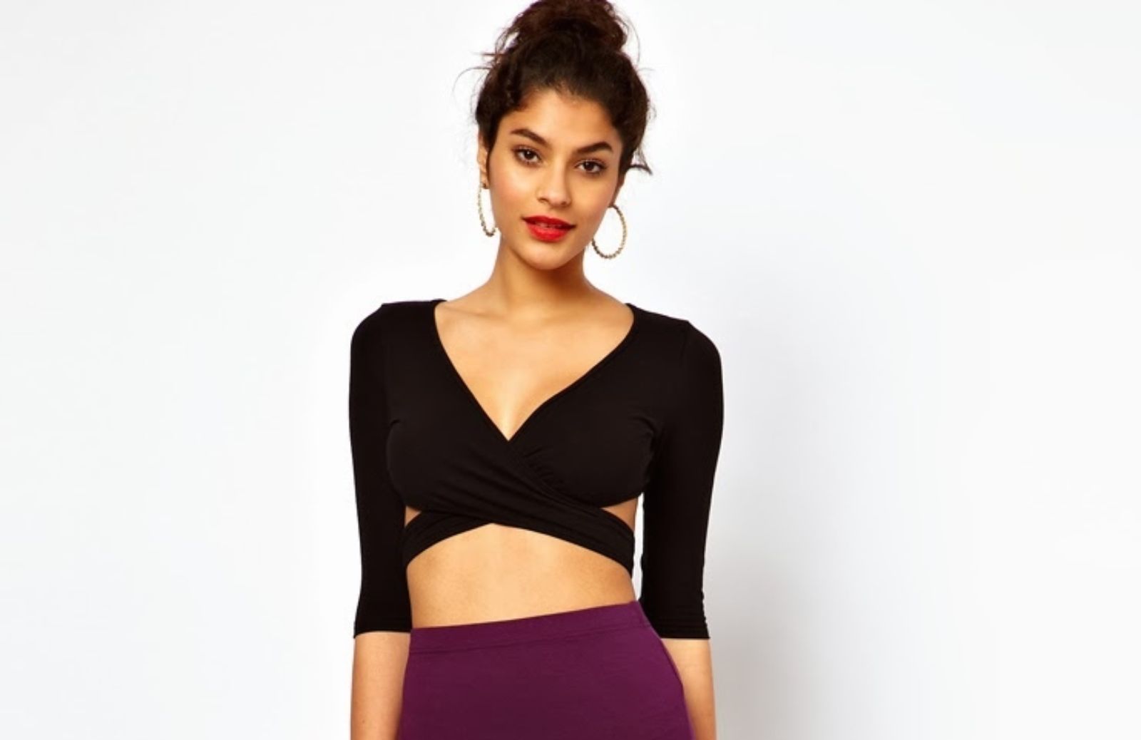 Come realizzare un crop top con una t-shirt