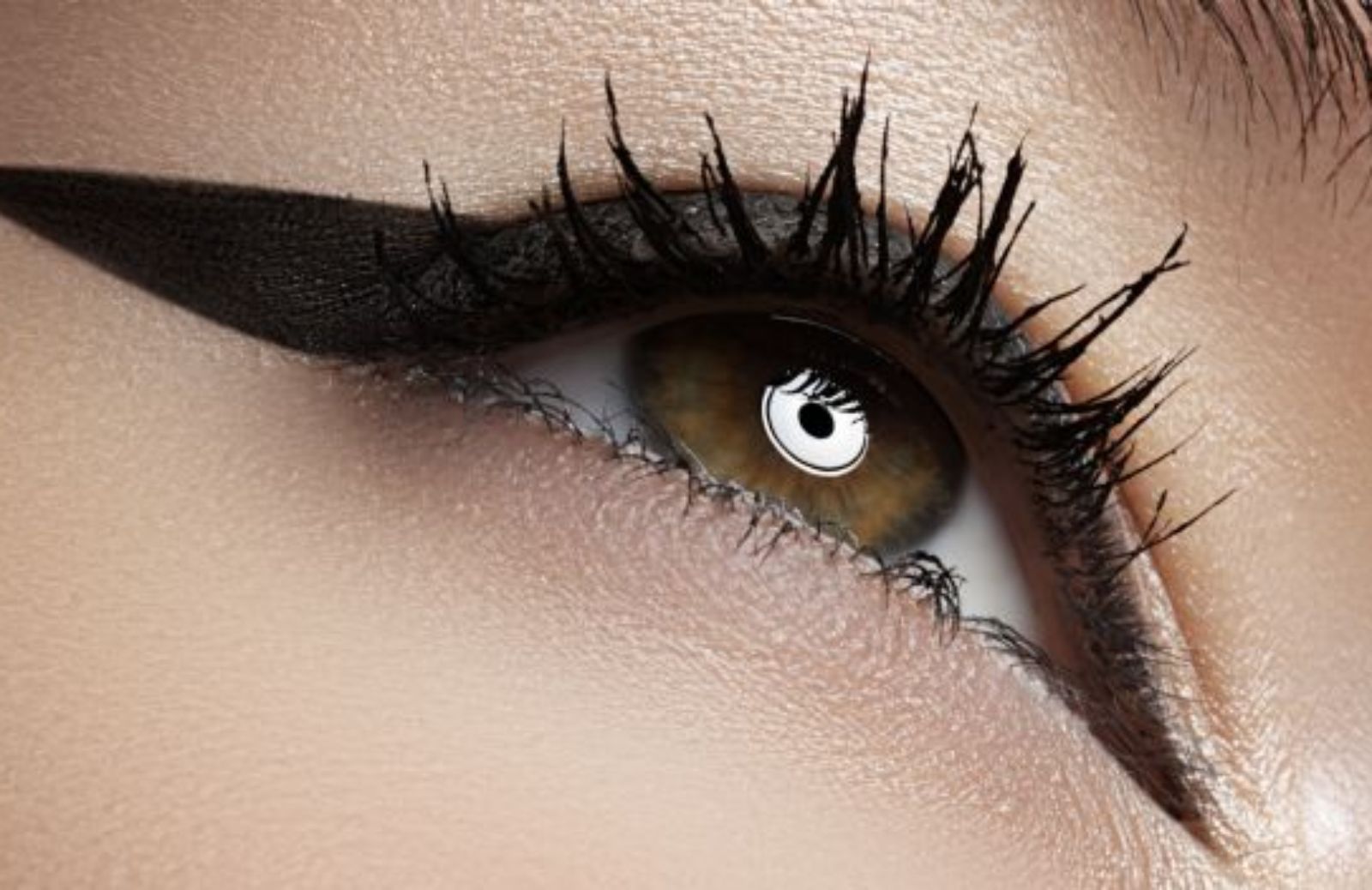 Come fare la riga di eyeliner con lo scotch