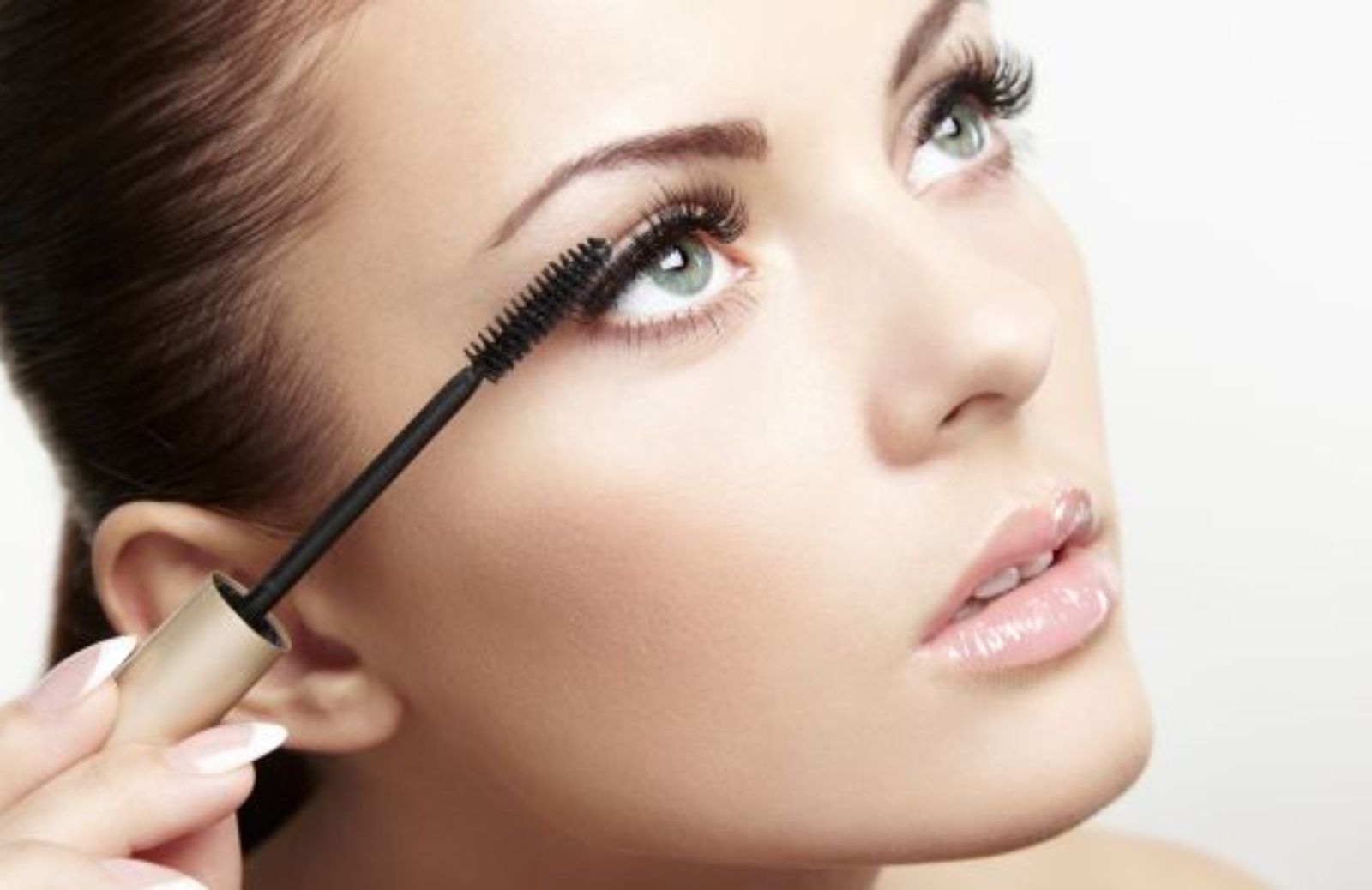 Come scegliere il mascara in base all'applicatore