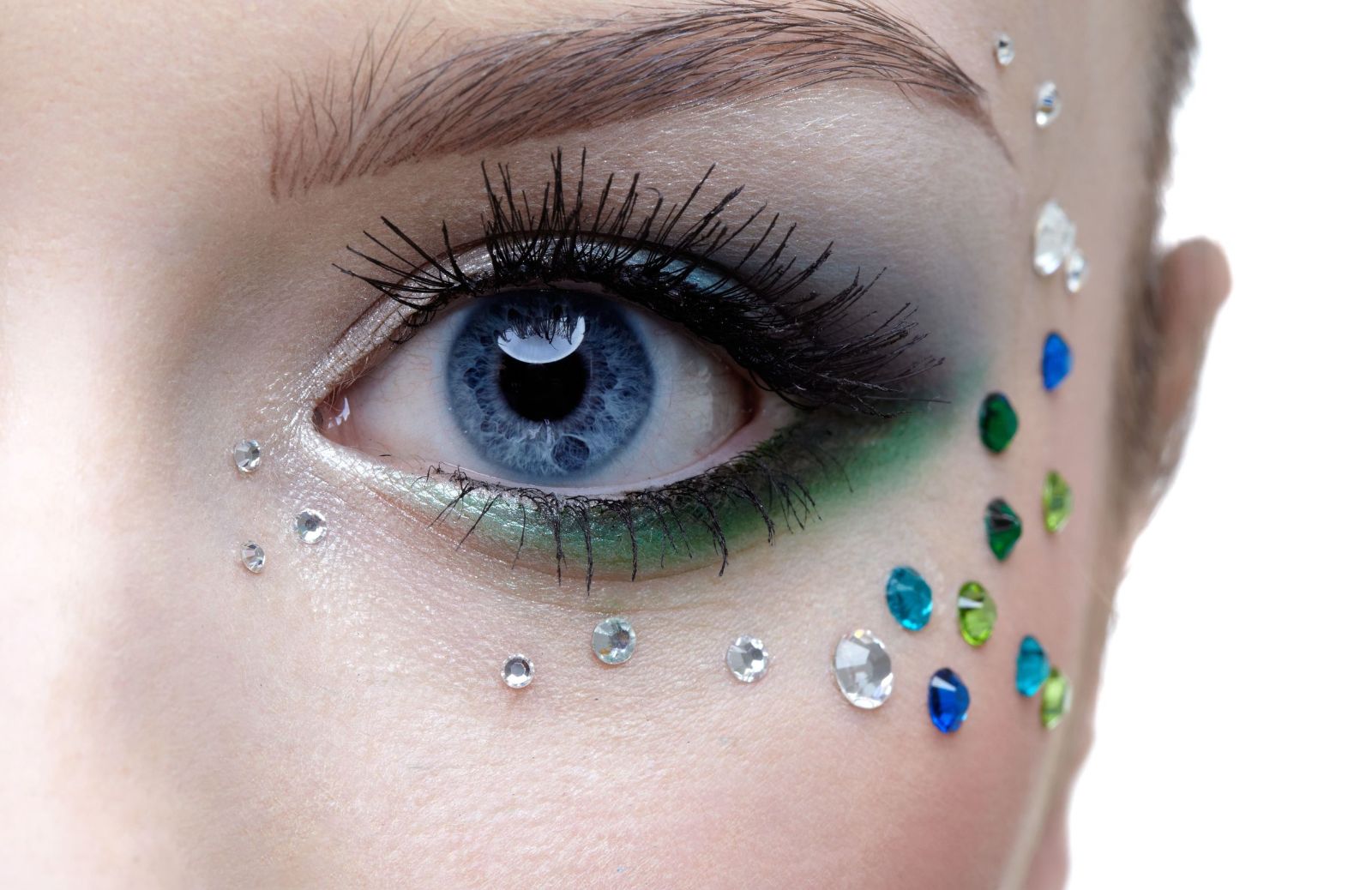 Crystal make-up: tutto sul trucco che ti fa brillare
