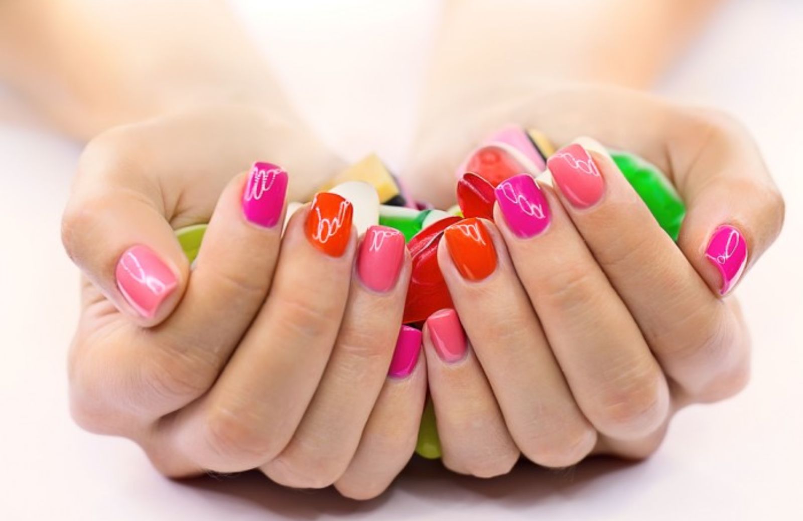 Come realizzare una nail art effetto Smarties