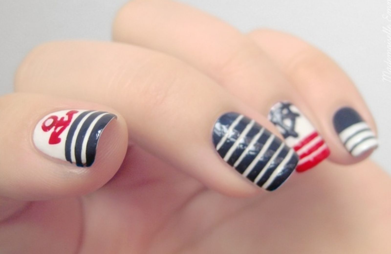 Come realizzare una sailor nail art 