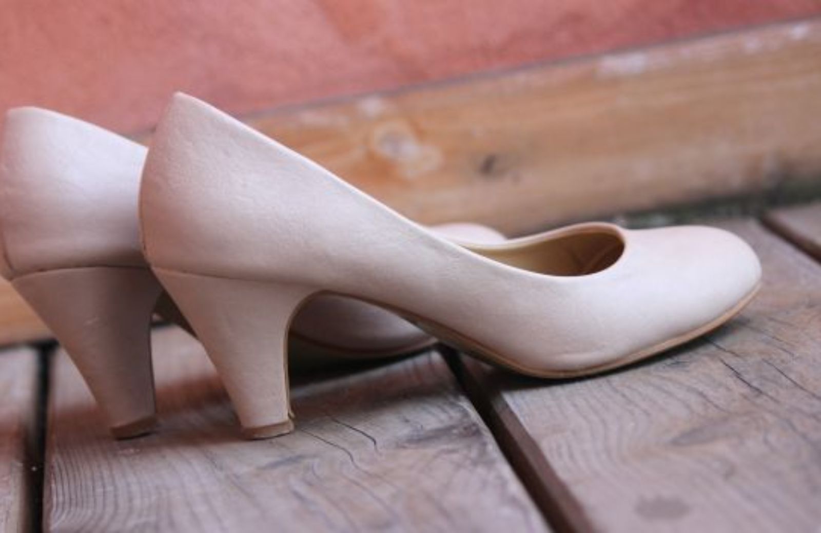 Come abbinare le scarpe bianche con il tacco