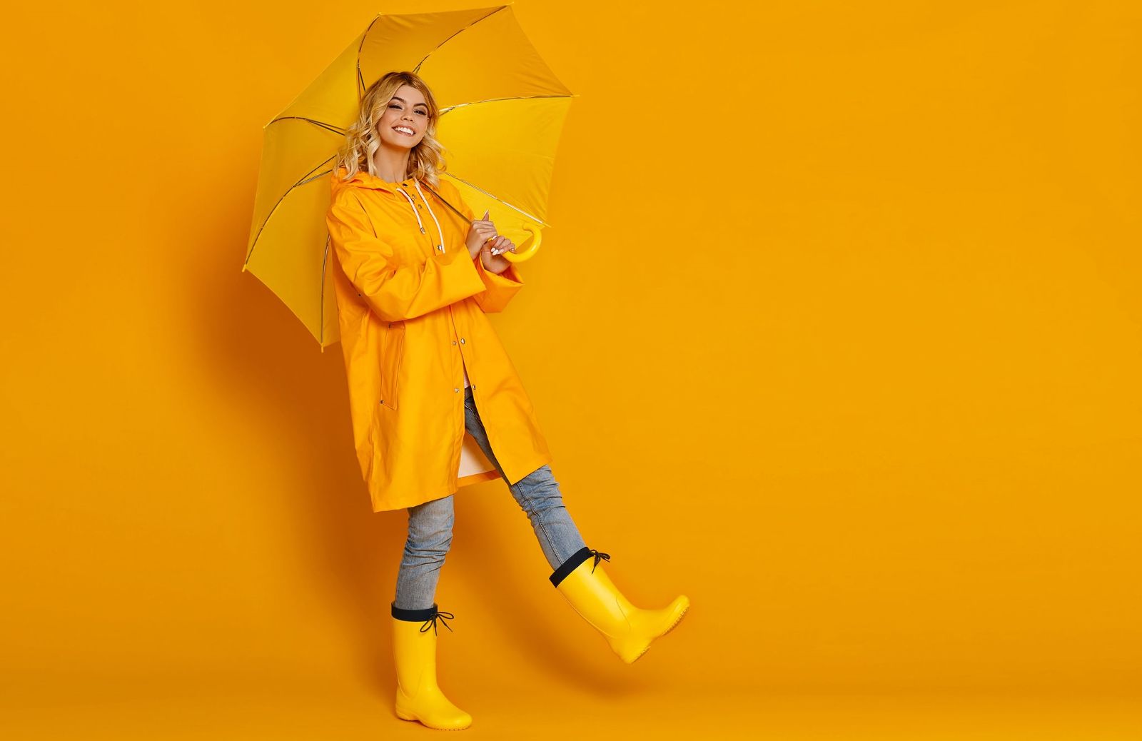Come indossare gli stivali da pioggia in modo femminile