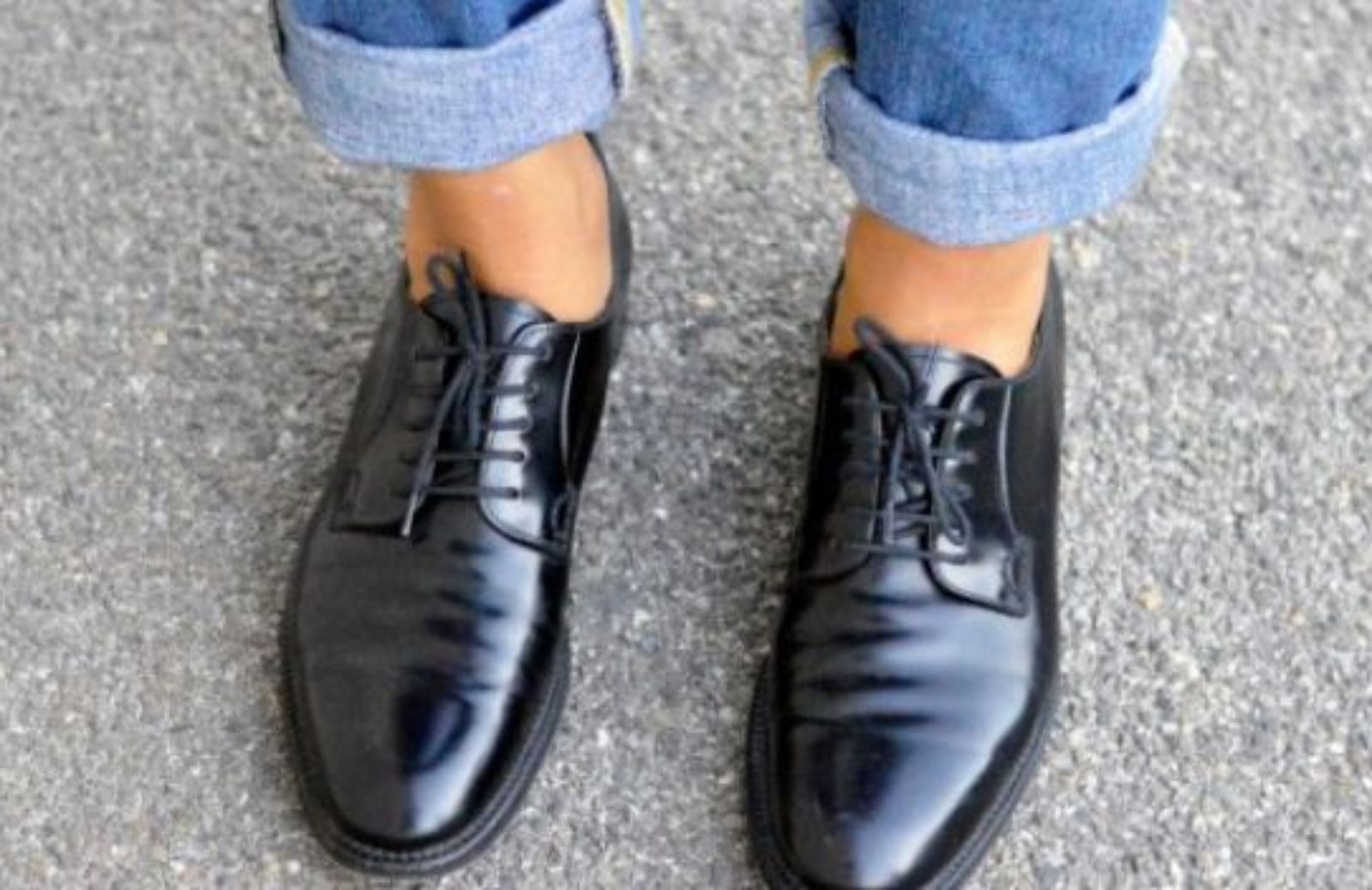 Come indossare le classiche scarpe stringate