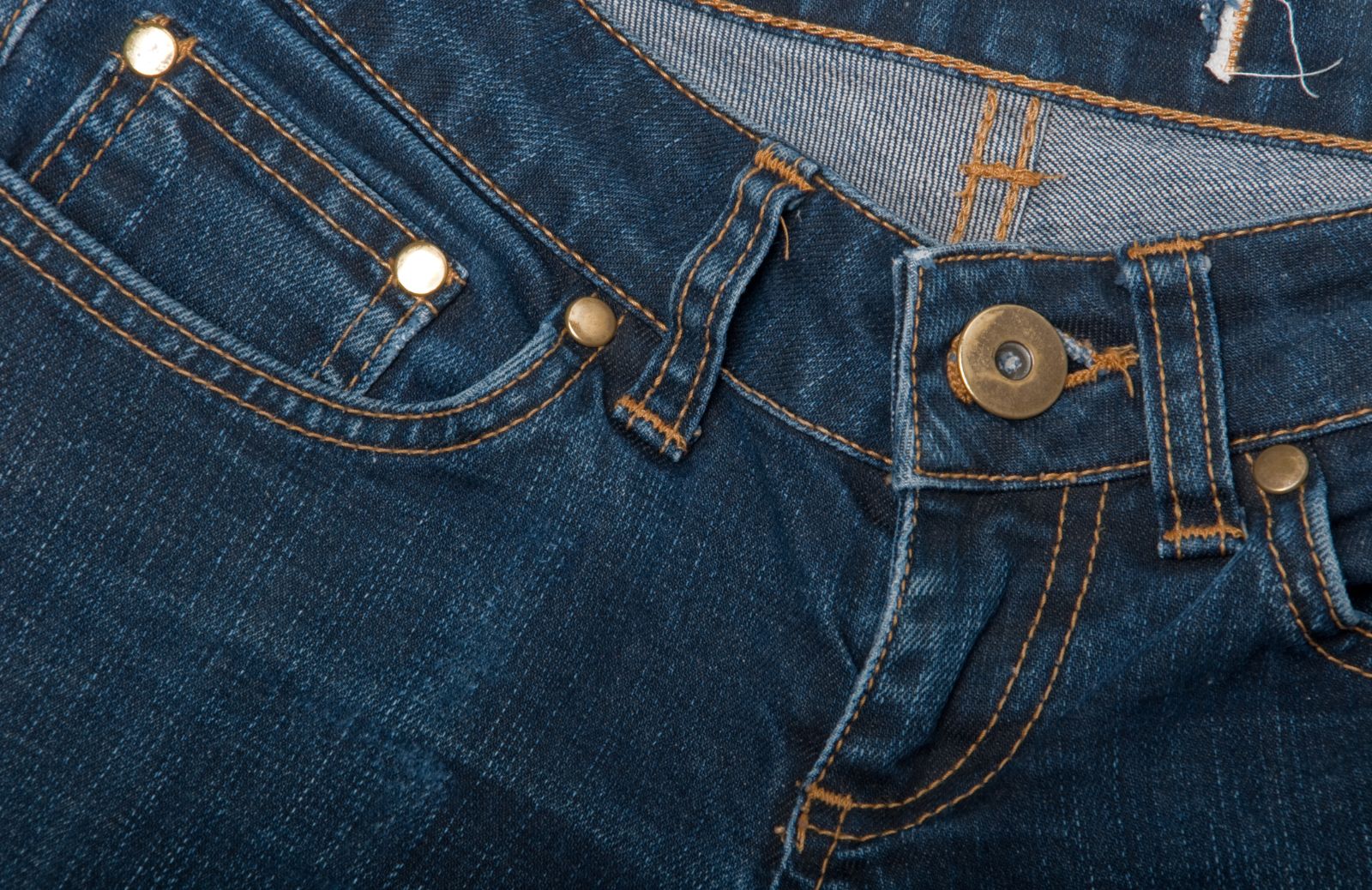 Tutte pazze per i jeans flared: come abbinarli alla perfezione 