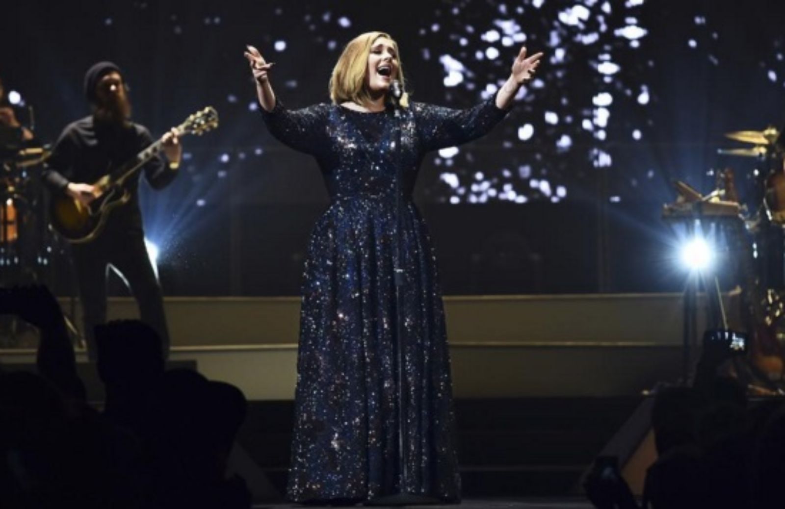 Burberry veste Adele nel tour 2016