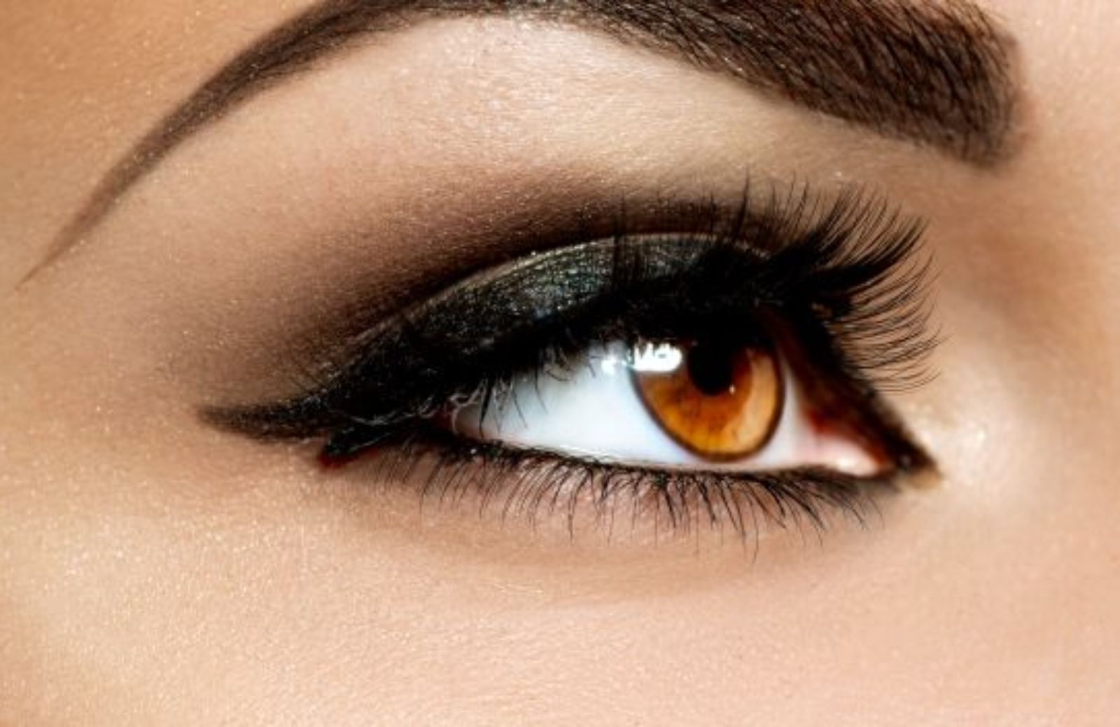 Eyeliner Patches: sguardo magnetico e applicazione perfetta