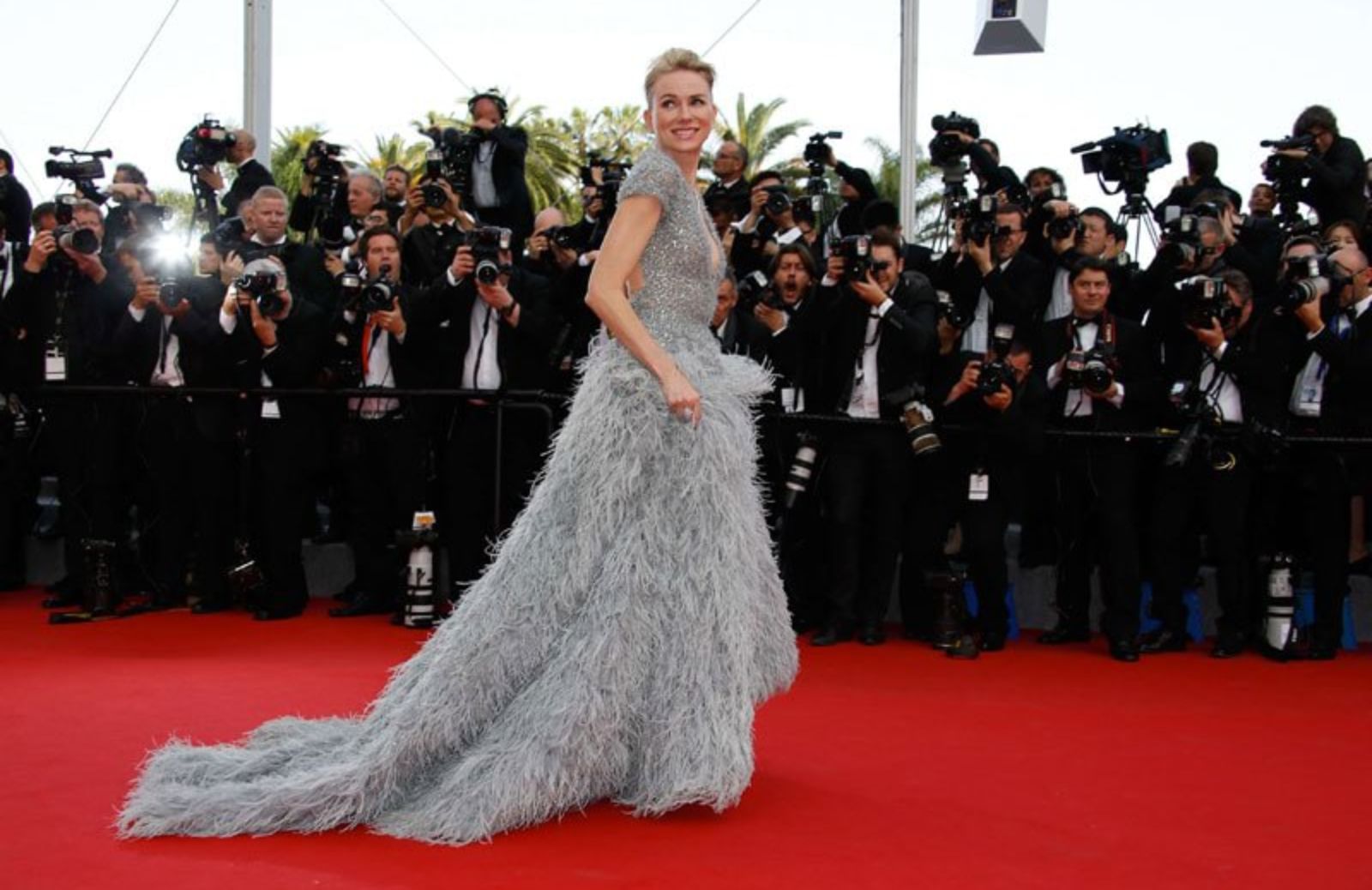 Festival di Cannes: piume e paillettes per Naomi Watts
