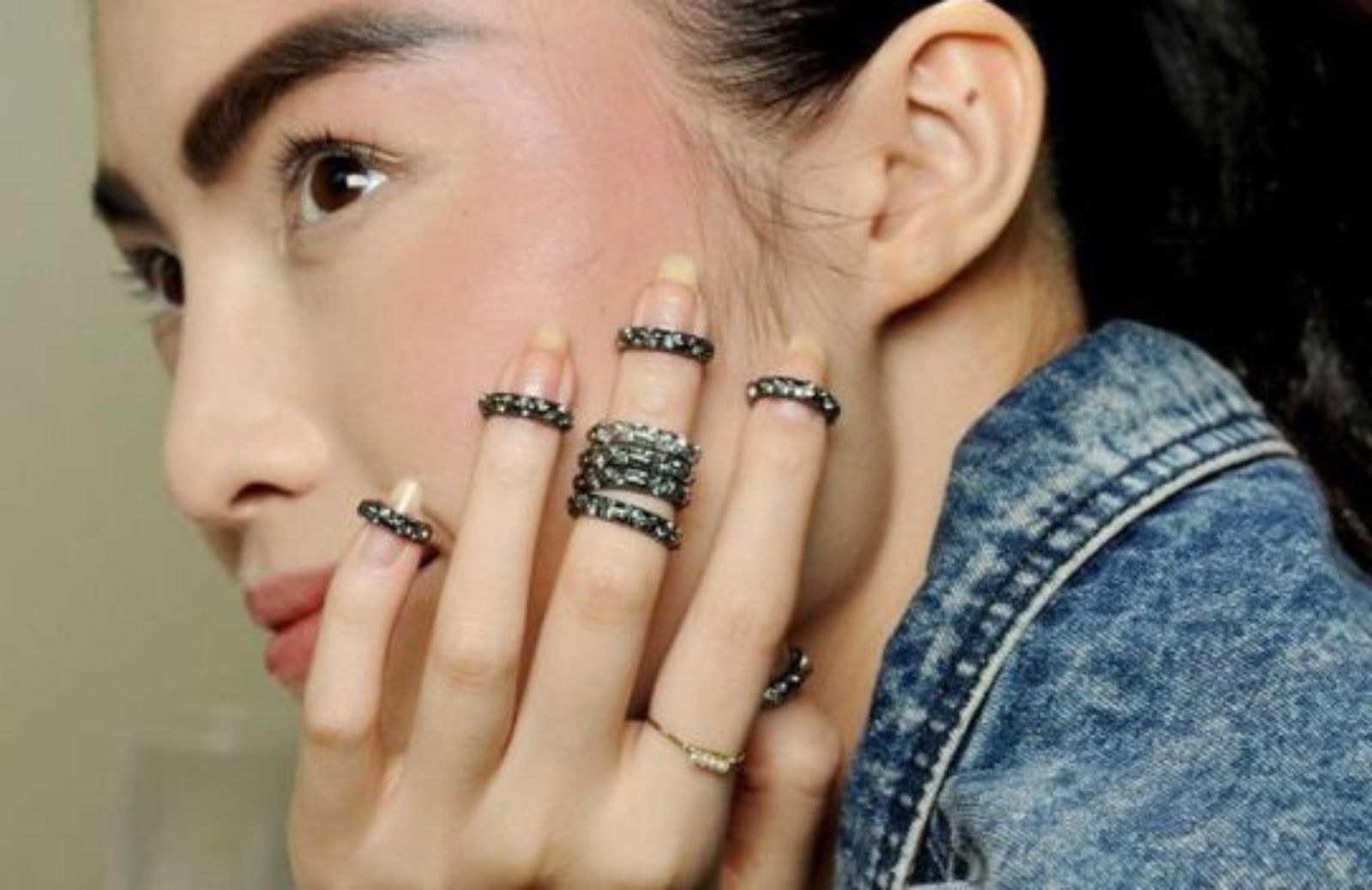 Il midi ring e la moda degli anelli