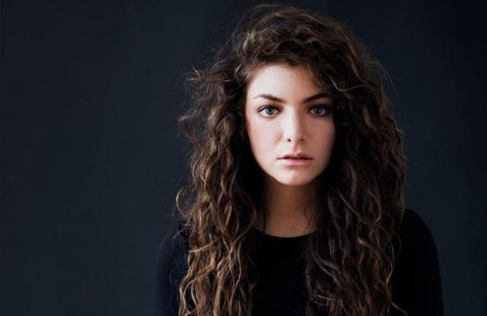 Mac Cosmetics e Lorde insieme per la Dark Collection