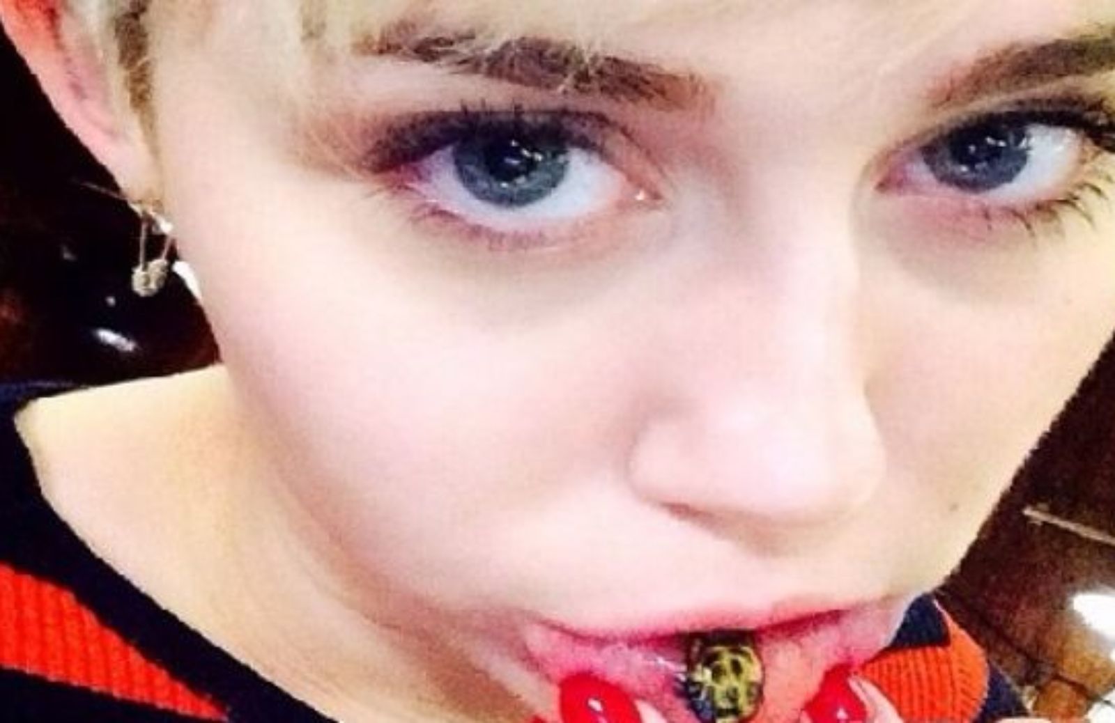 Miley Cyrus e quel tatuaggio a fior di...labbra