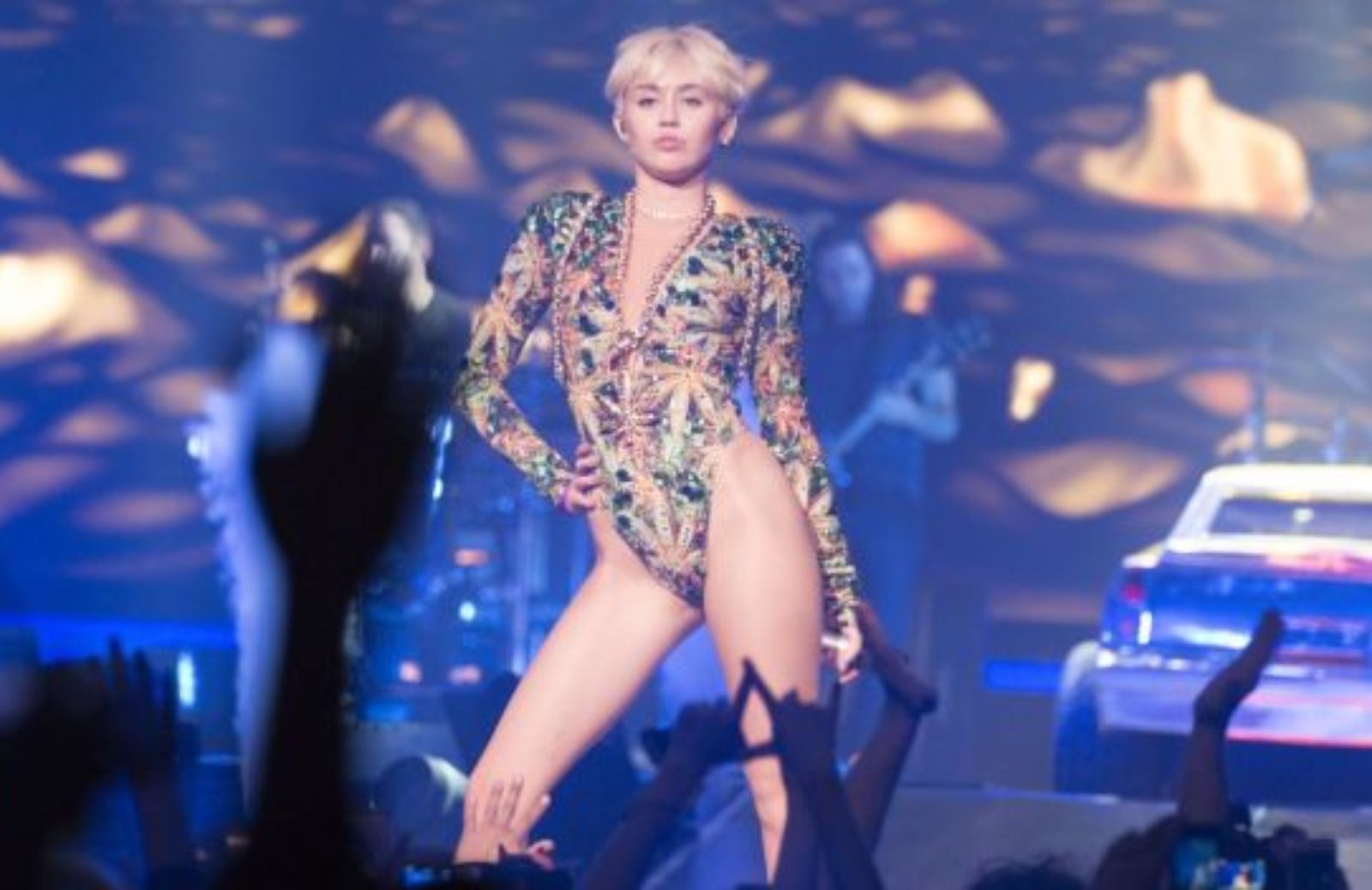 Miley Cyrus news: outfits Cavalli per il suo Bangerz Tour