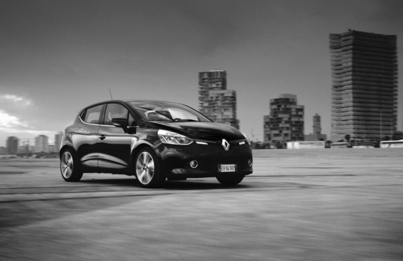 Nuova Renault Clio Costume National: un’automobile “alla moda”