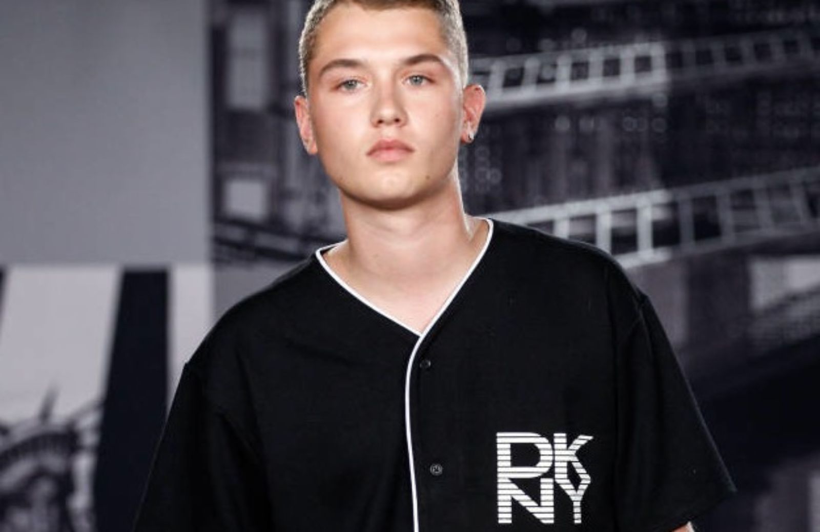 Rafferty Law debutta modello per DKNY. Ecco l'orgoglio di papà Jude