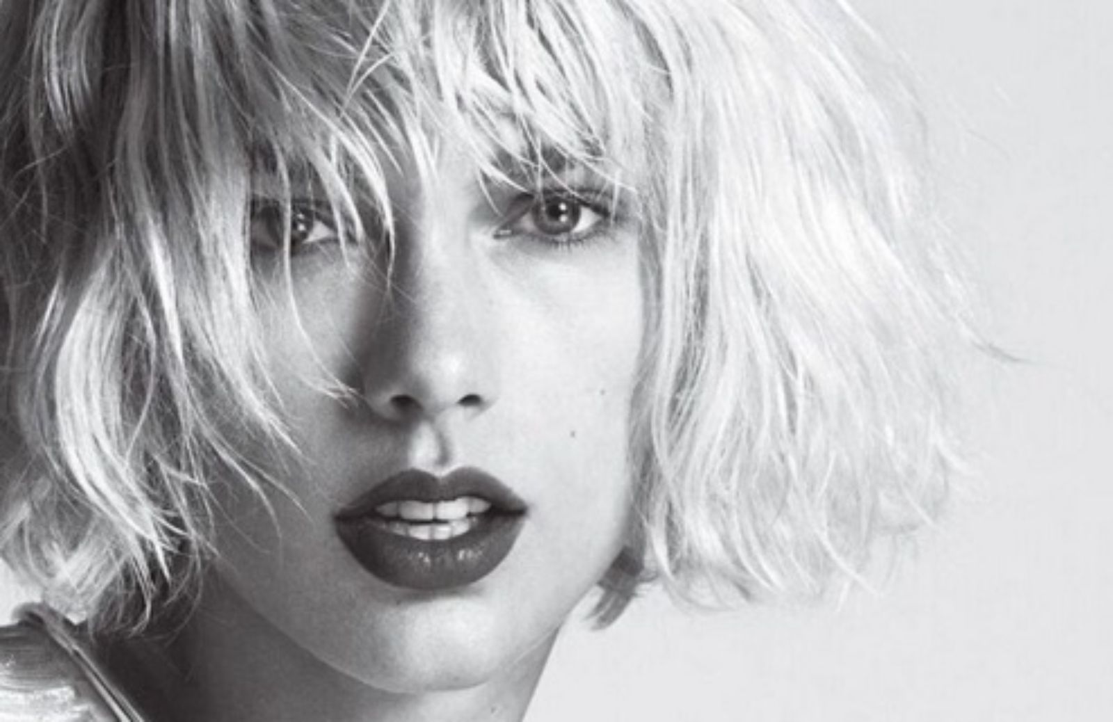 Taylor Swift diventa biondo platino