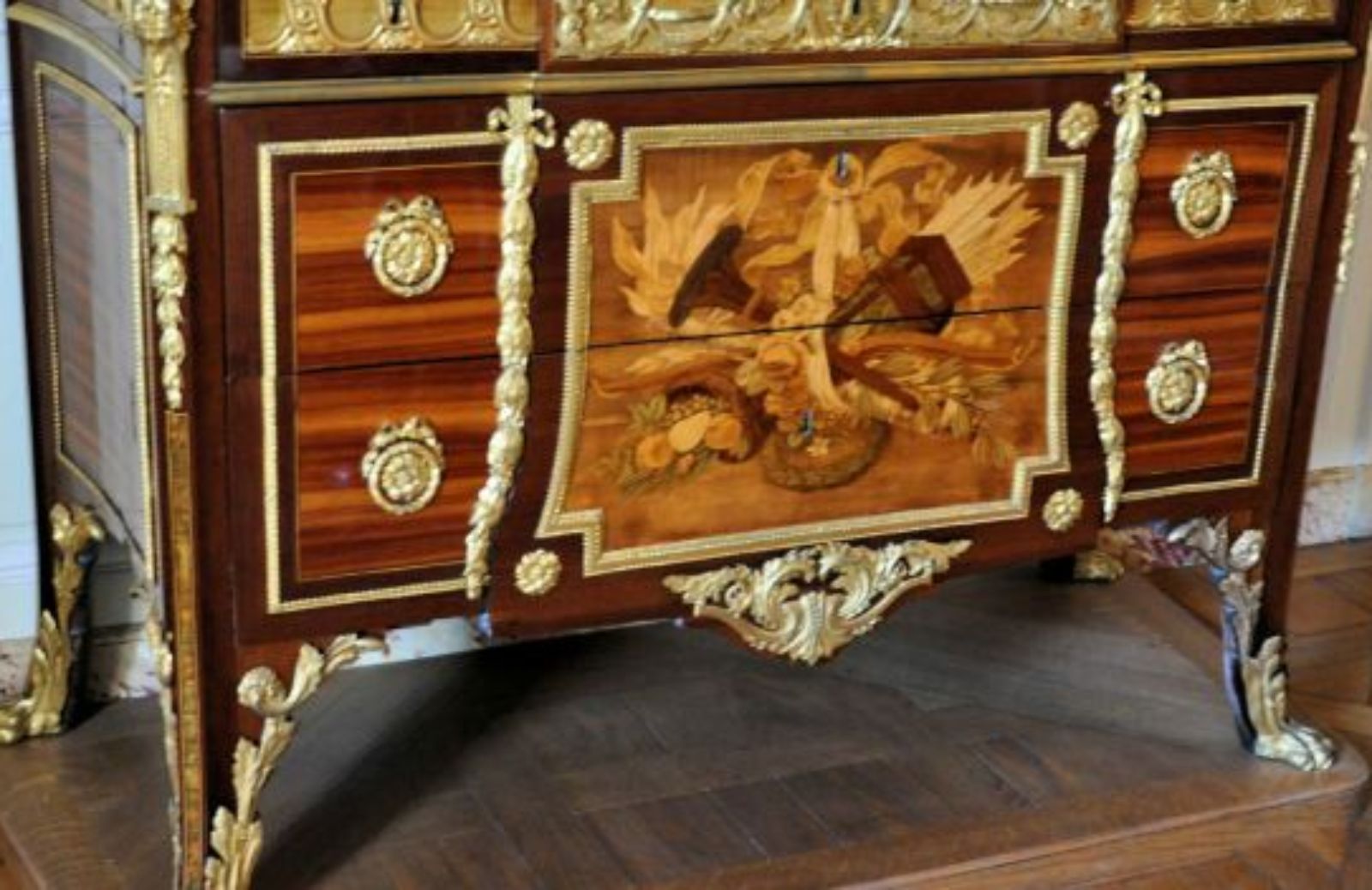 Come riconoscere un mobile antico in stile Luigi XVI