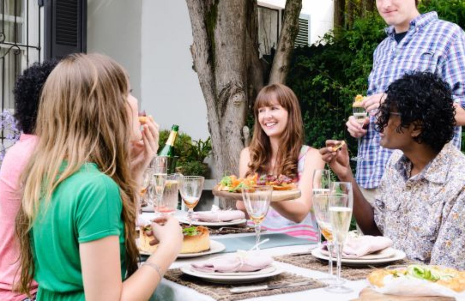 Galateo e buone maniere: il pranzo con gli amici