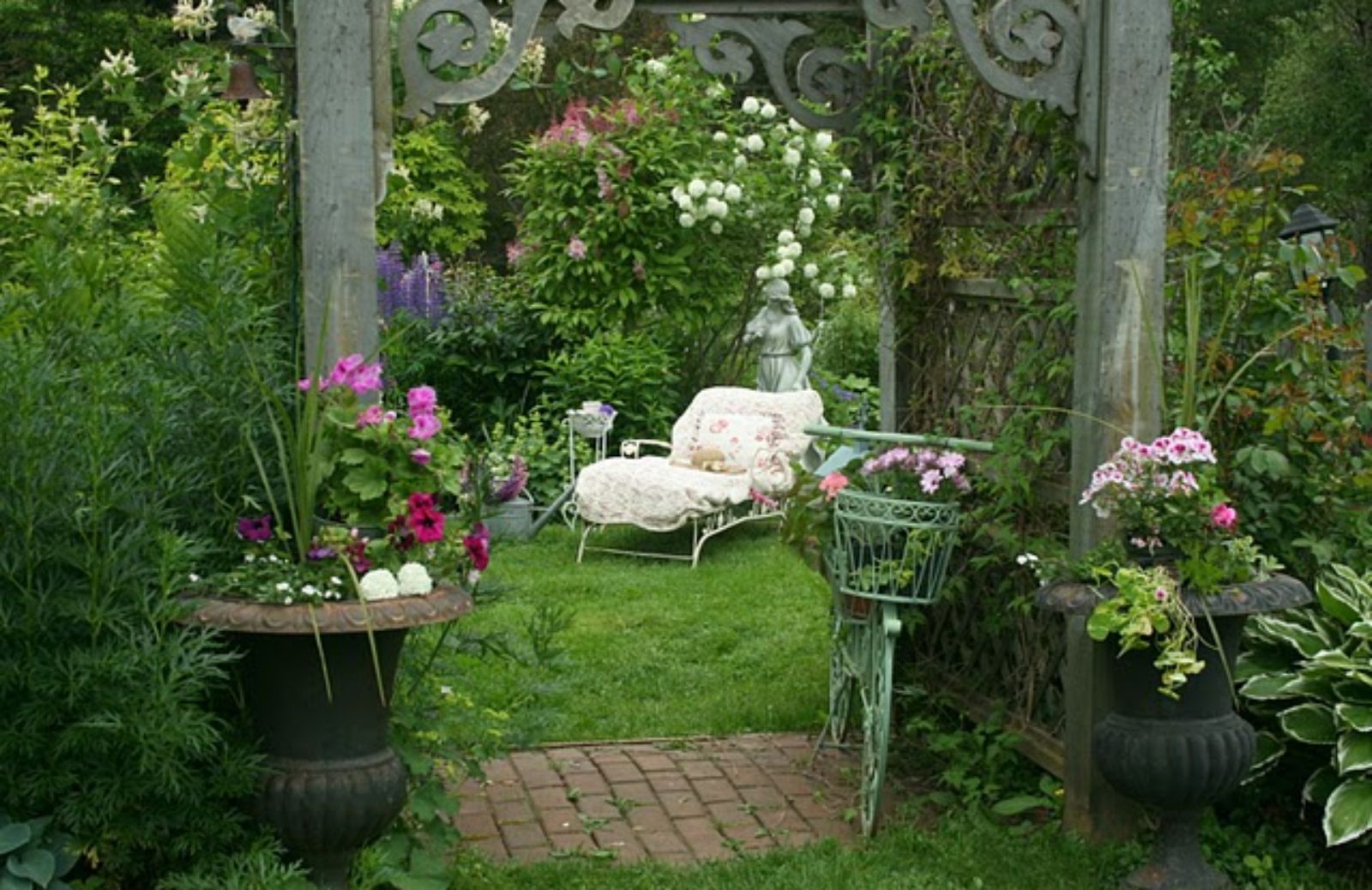 Come realizzare un giardino in stile shabby chic