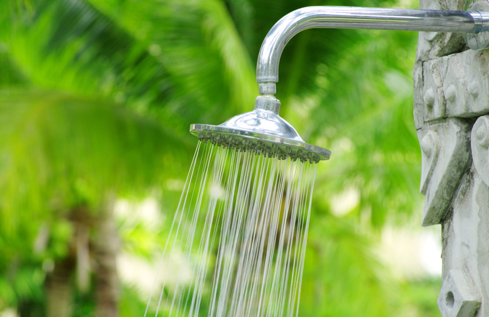 Come installare una doccia in giardino