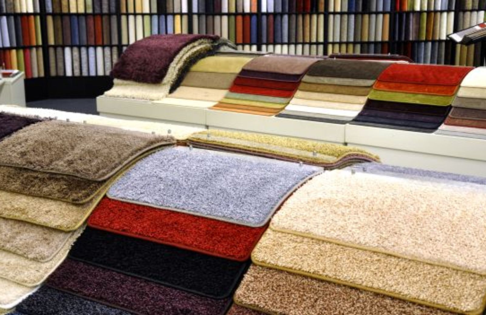 Come posare la moquette con il retro in gommapiuma