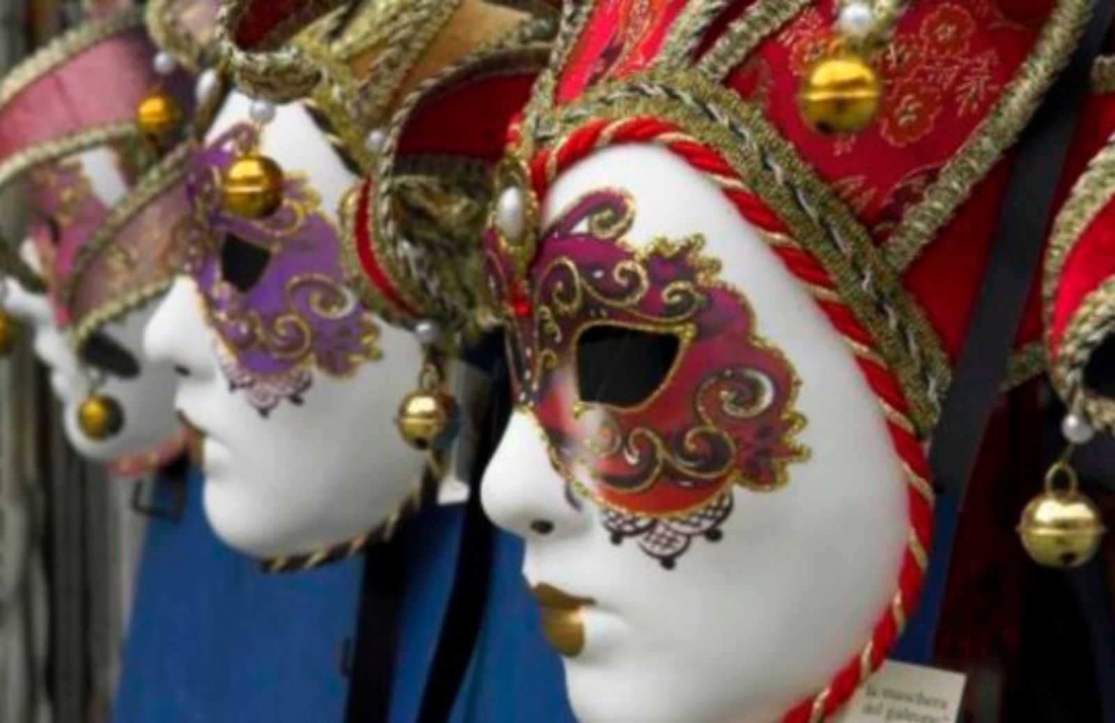Come realizzare una maschera di Carnevale