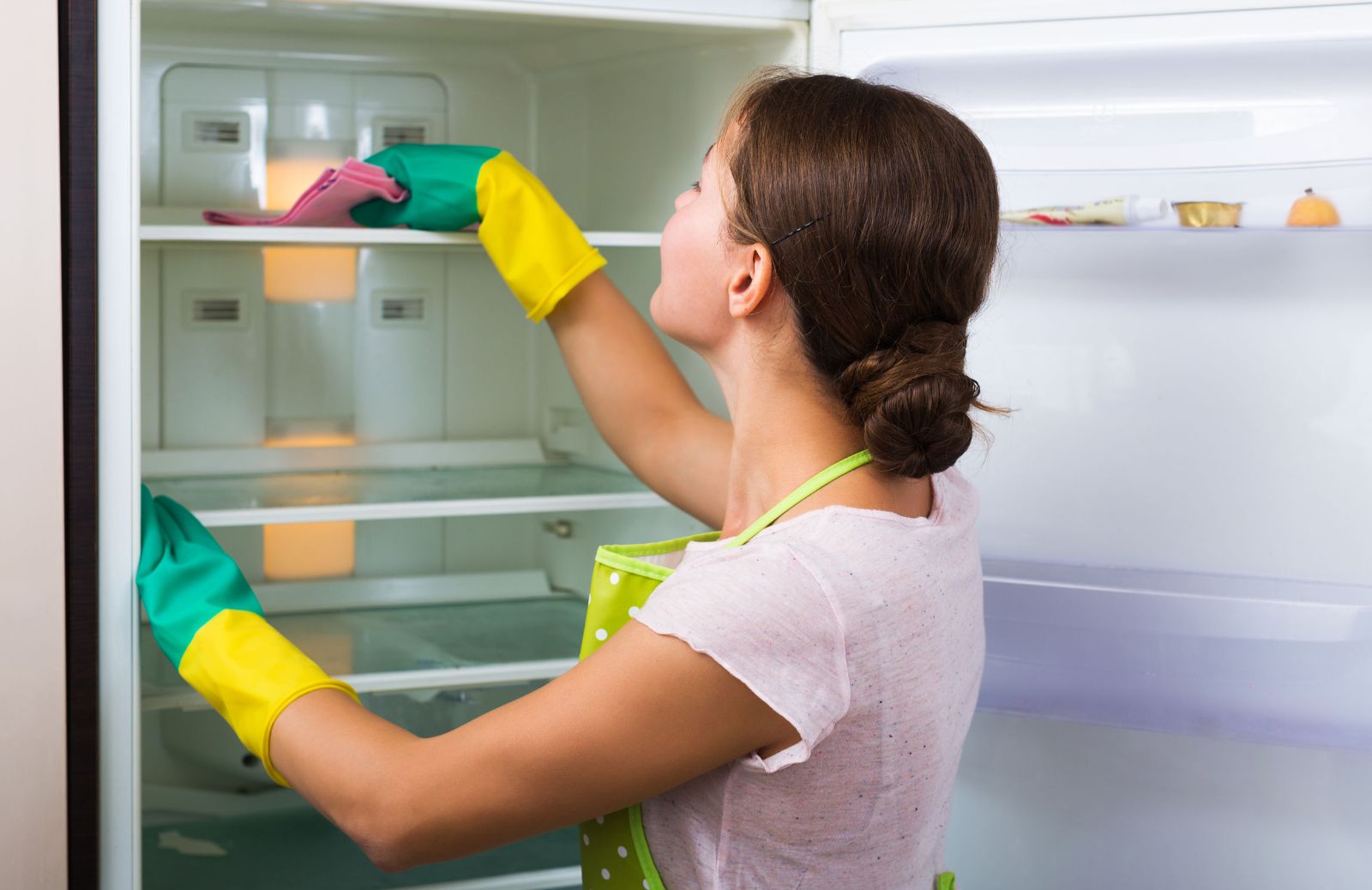 Come pulire il frigorifero con prodotti naturali