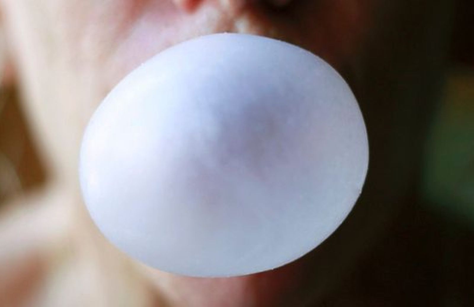 Come togliere il chewing-gum dai vestiti